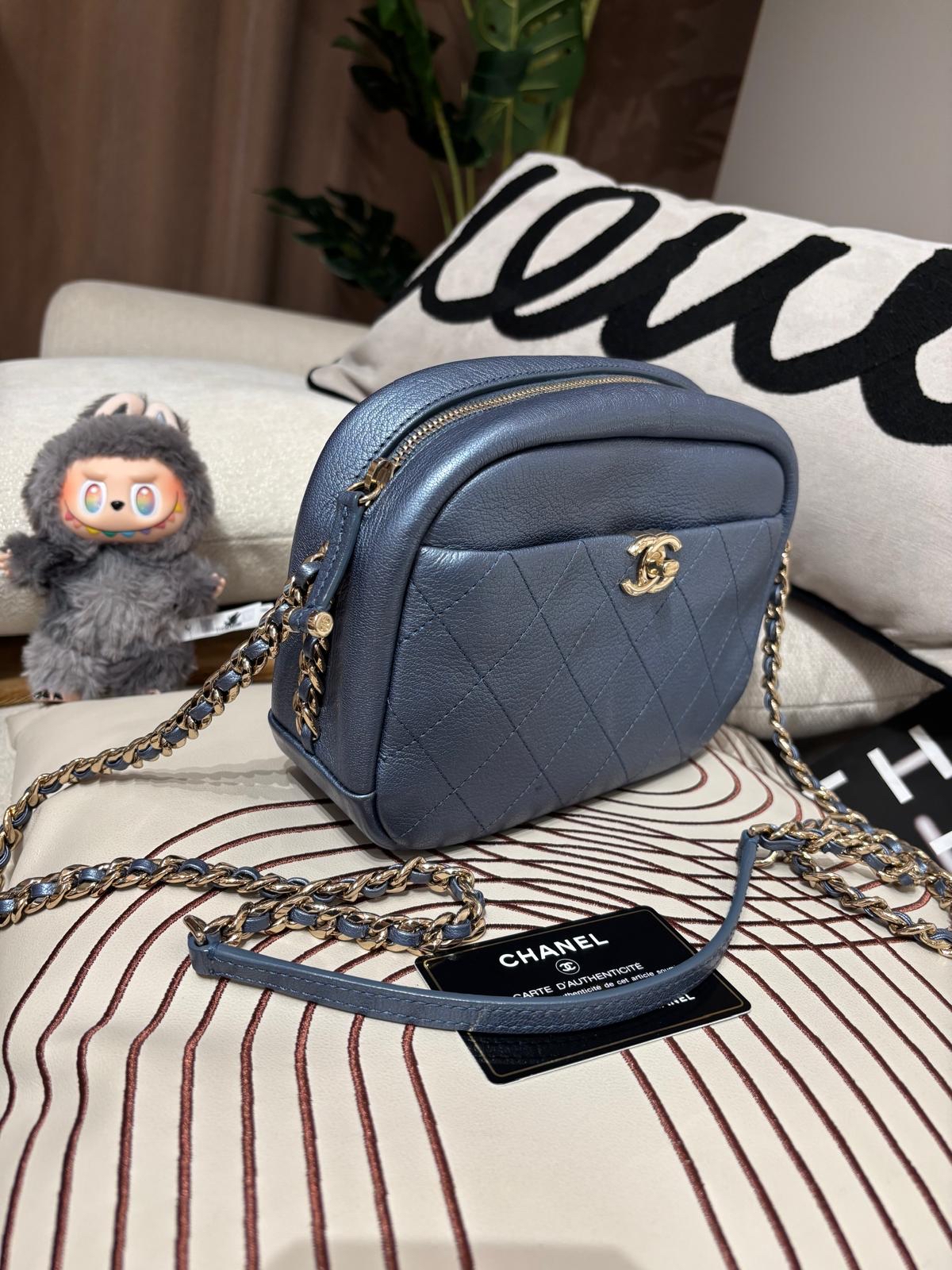 Chanel camera bag calfskin  100%Authentic,98%new ✅CARD ✅dust bag 
