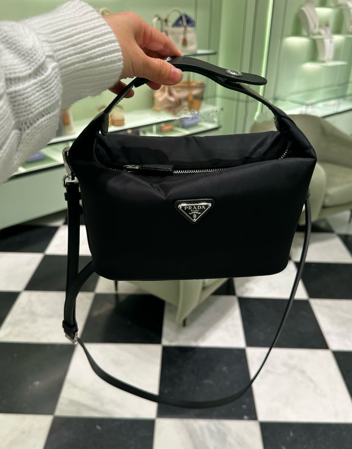 訂貨📮Prada 新款 黑銀飯盒袋 有肩帶 Size 20x12x11cm