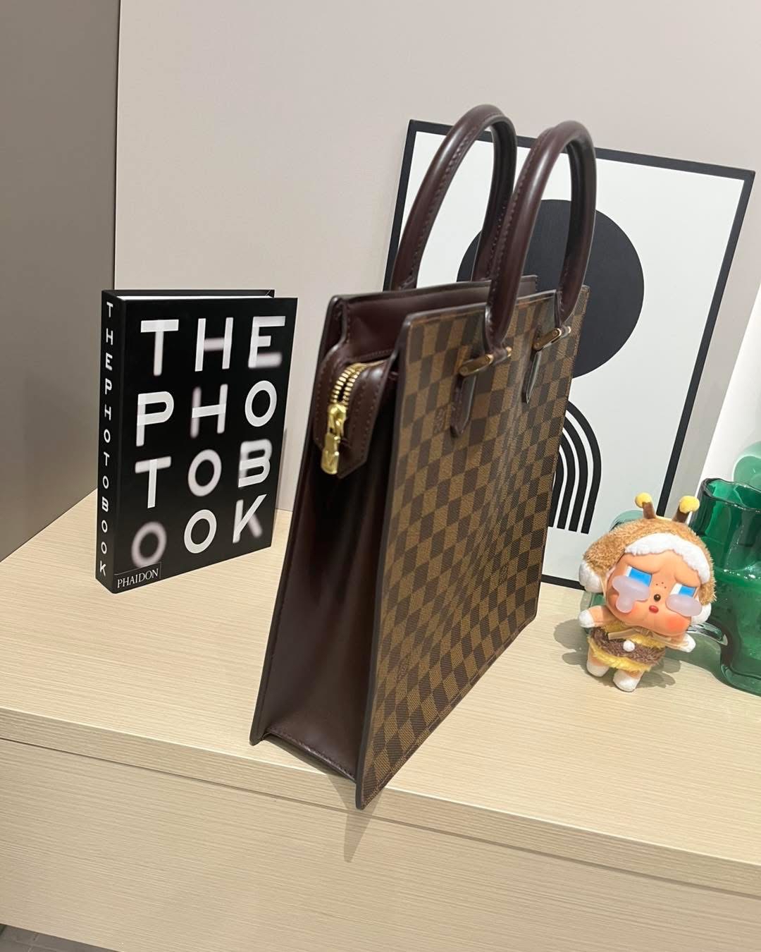 Lv sac plat 琴譜包 100%Authentic ,98%new✅dust bag