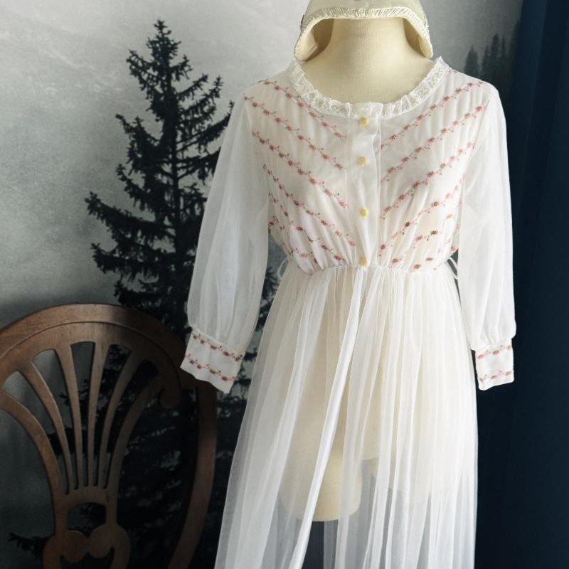 Vintage C.a. 1960s Embroidery White Chiffon Sleeping Gown (MT2522)