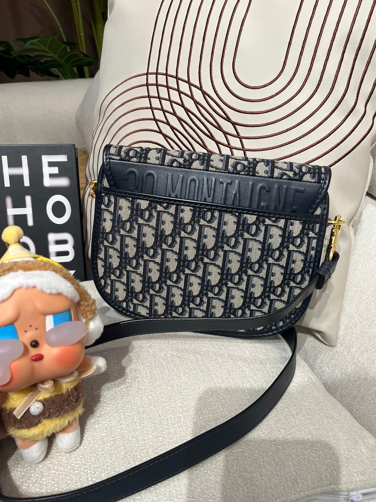 Dior Bobby medium  ,100%Authentic,93%new ✅dust bag 