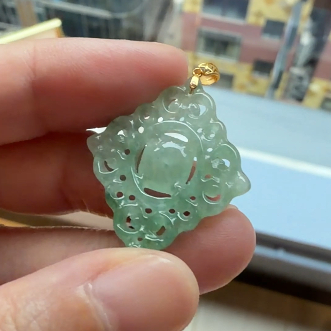 龍紋鏤空翡翠18K吊墜