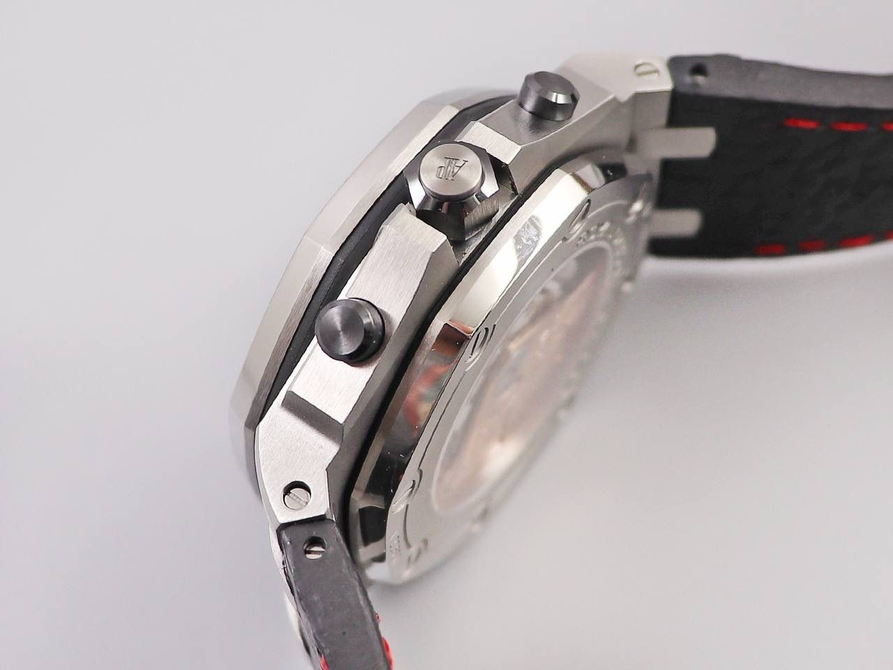 A P26470st黑面红秒V2版经典a p计时款式之一 搭载复刻原版3126机芯 直径42mm 厚度15.6mm 🔥注：JF的所有3126机芯系列是目前市面上壳身最薄和复刻程度最强的版本🔥🔥