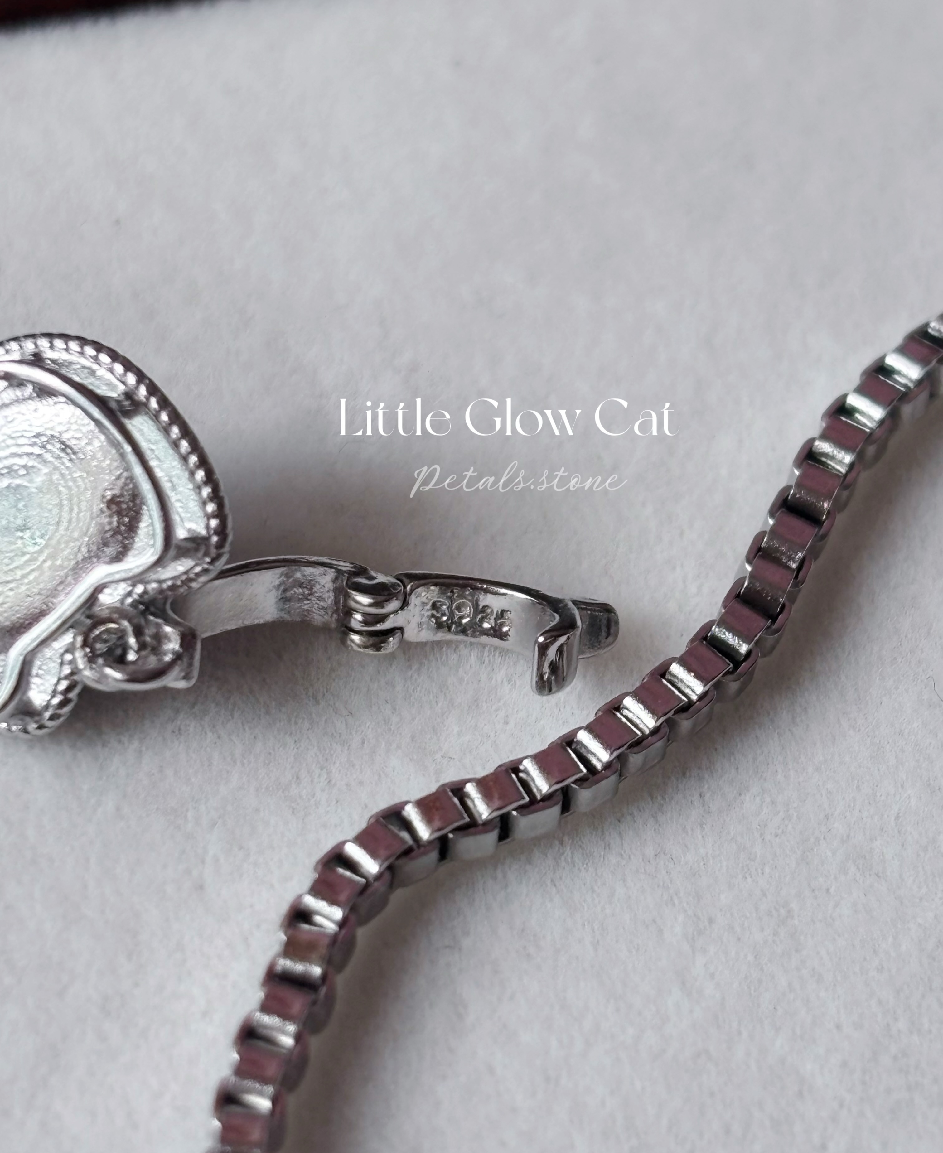 Little Glow Cat｜拉長石貓貓頸鏈💙