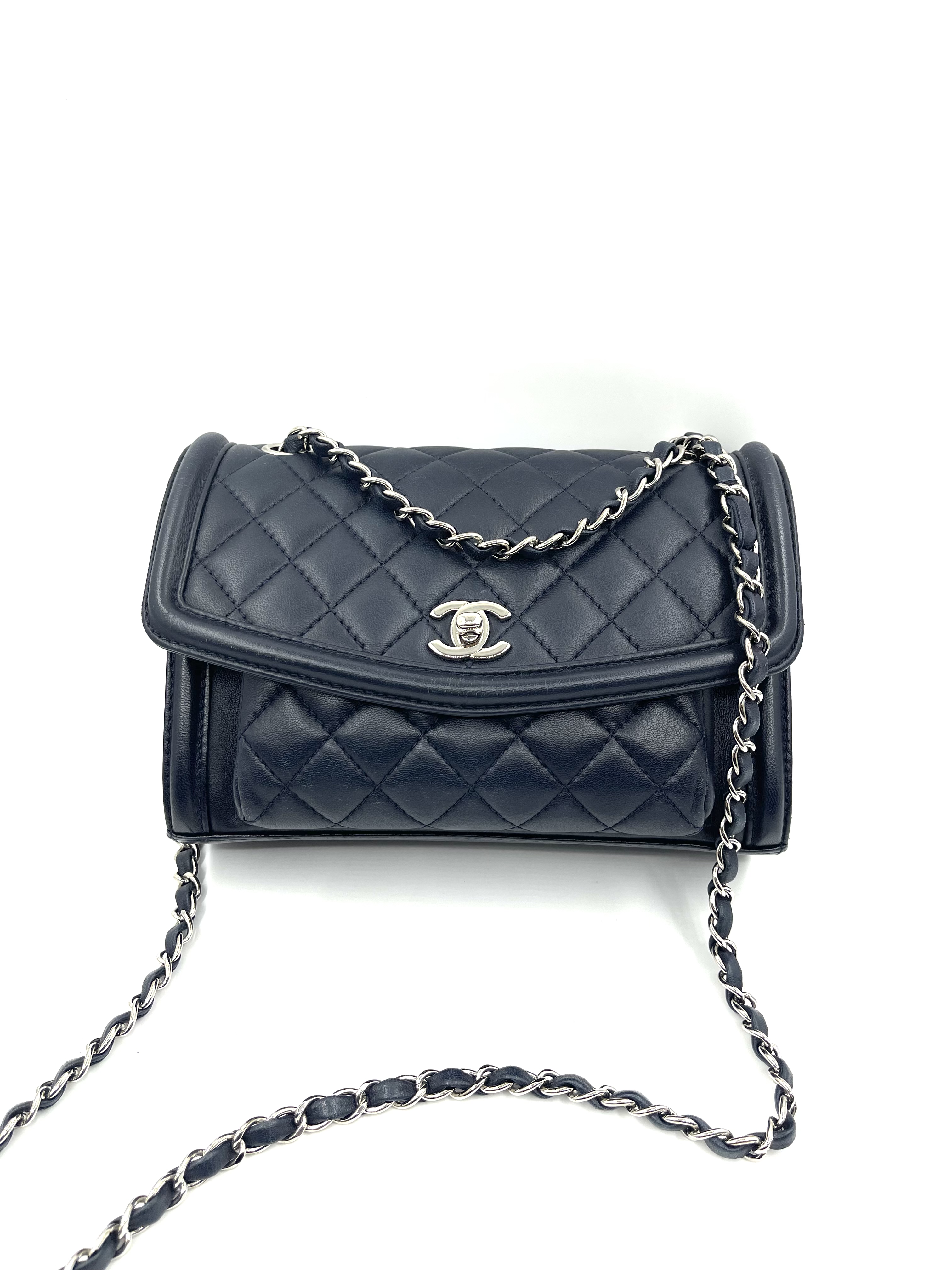 Pre-owned CHANEL  Lambskin Quilted Geometric Flap Navy/ Product Code: 2482301