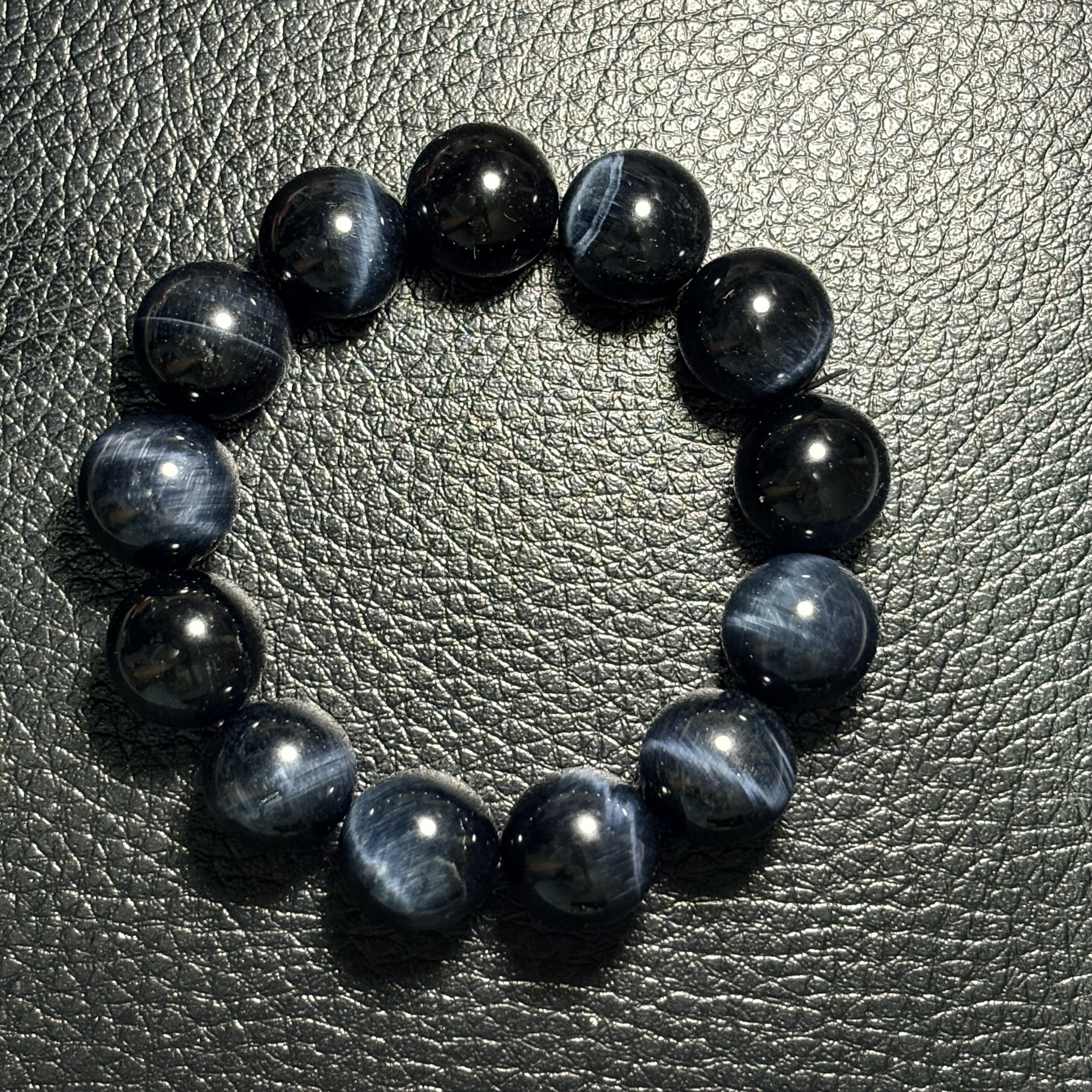 藍虎眼石手串 No.3583 | 規格：18 mm珠17cm 手圈丨附送證書