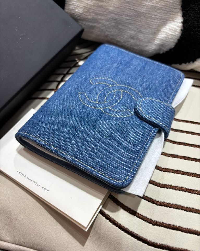 全新 CHANEL passport holder denim 26C 100%Authentic ,全新 unused✅box 