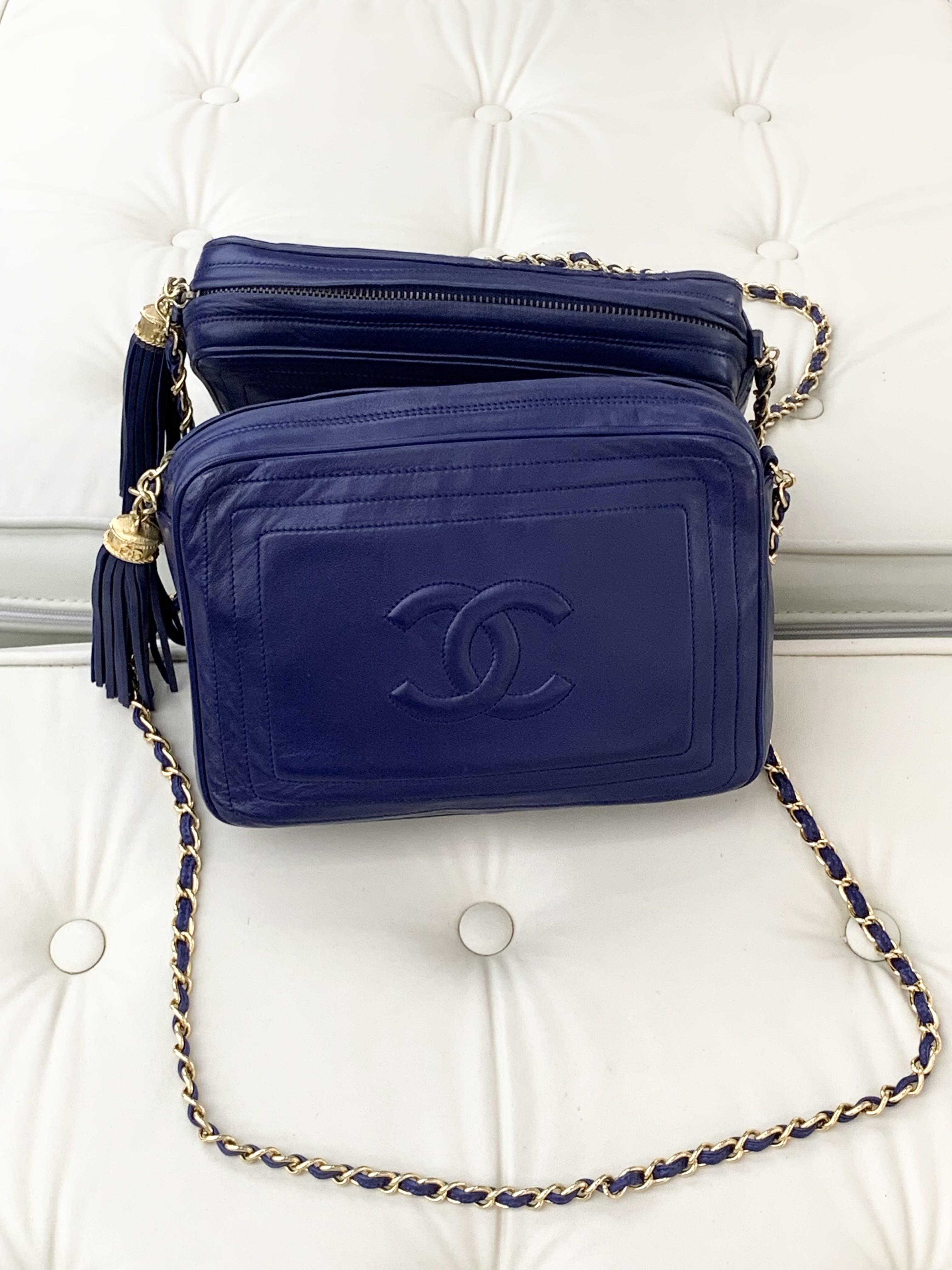 【預訂貨品】Chanel深藍色羊皮流蘇金扣相機包