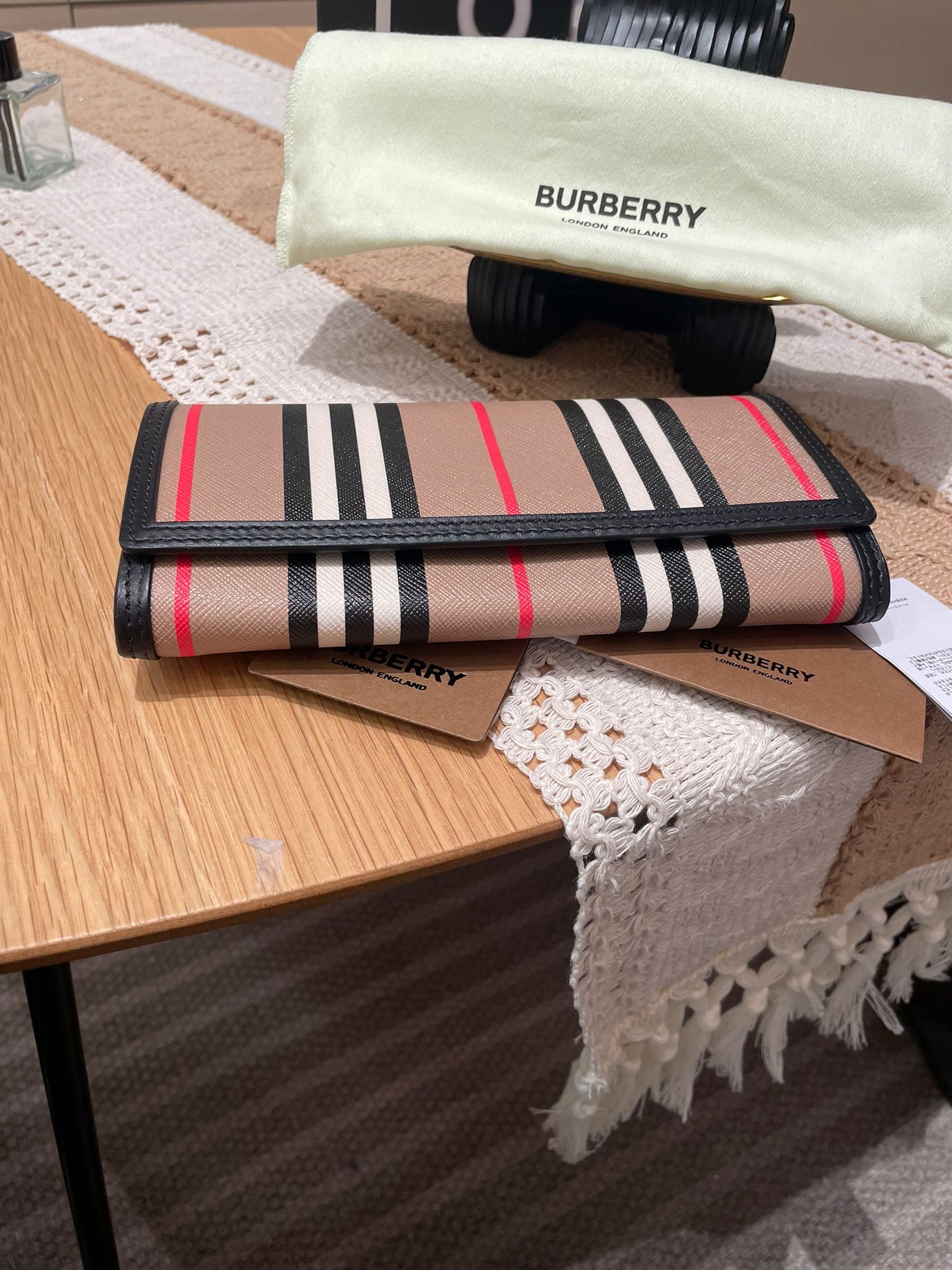 未使用品 Burberry Long Flap Wallet 100%Authentic, Unused ✅Dust bag