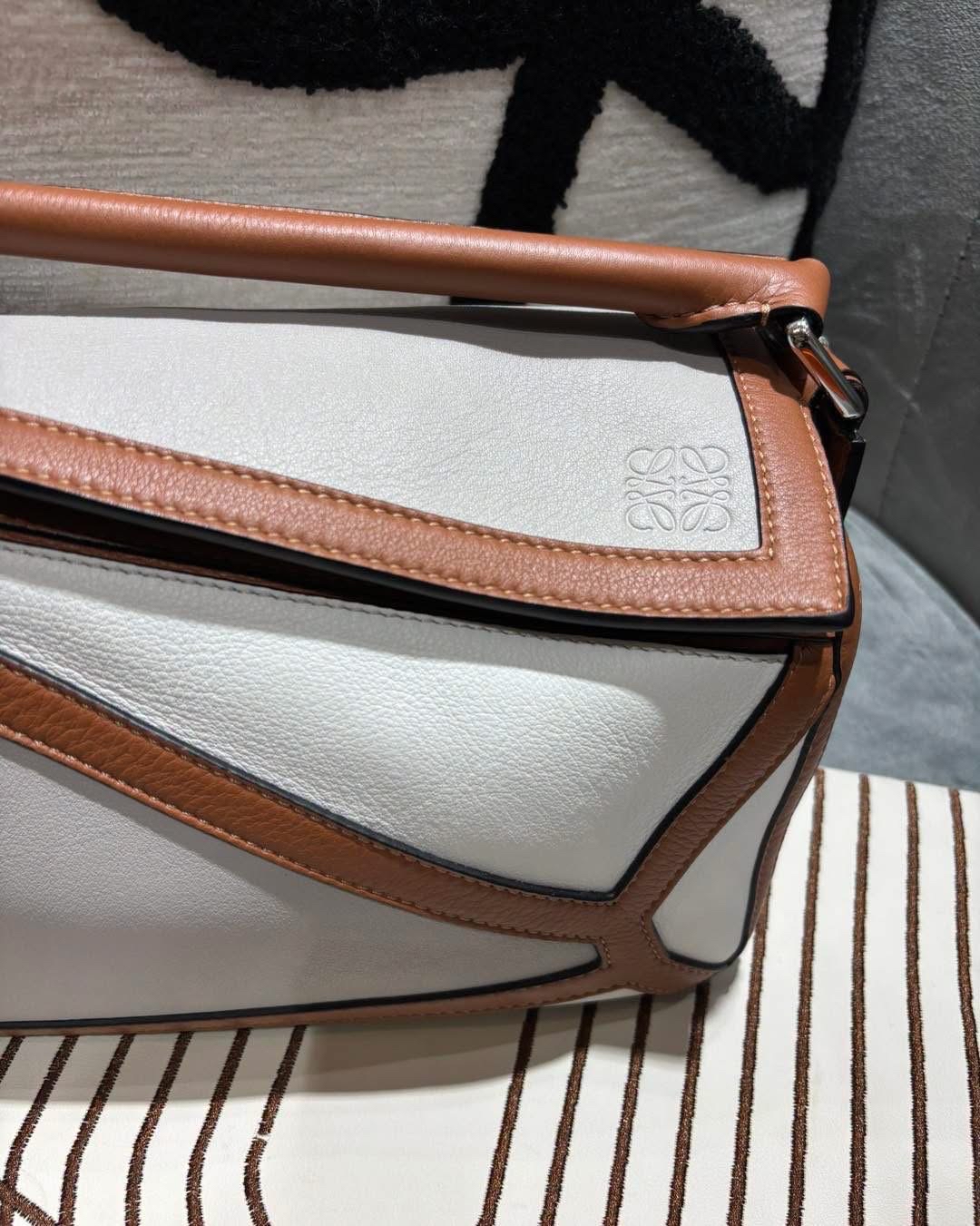 Loewe puzzle small calfskin 100%Authentic ,98%new ✅dust bag 