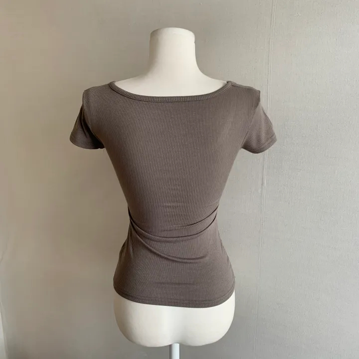 Ribbed Scoop Neck Graphic Top