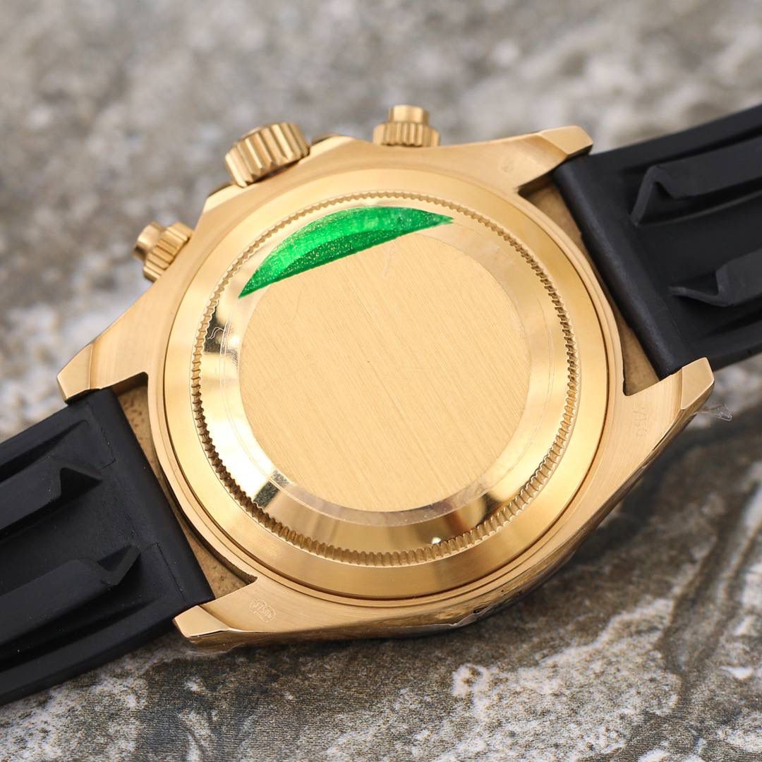 此款采用进口机械走时精准. 与原装一样小秒盘 完美复刻原装表盘 外观 40mm 外壳采用904L精钢 原装磨具完美复刻开发 包装采用原装，杜绝劣质产品🔥