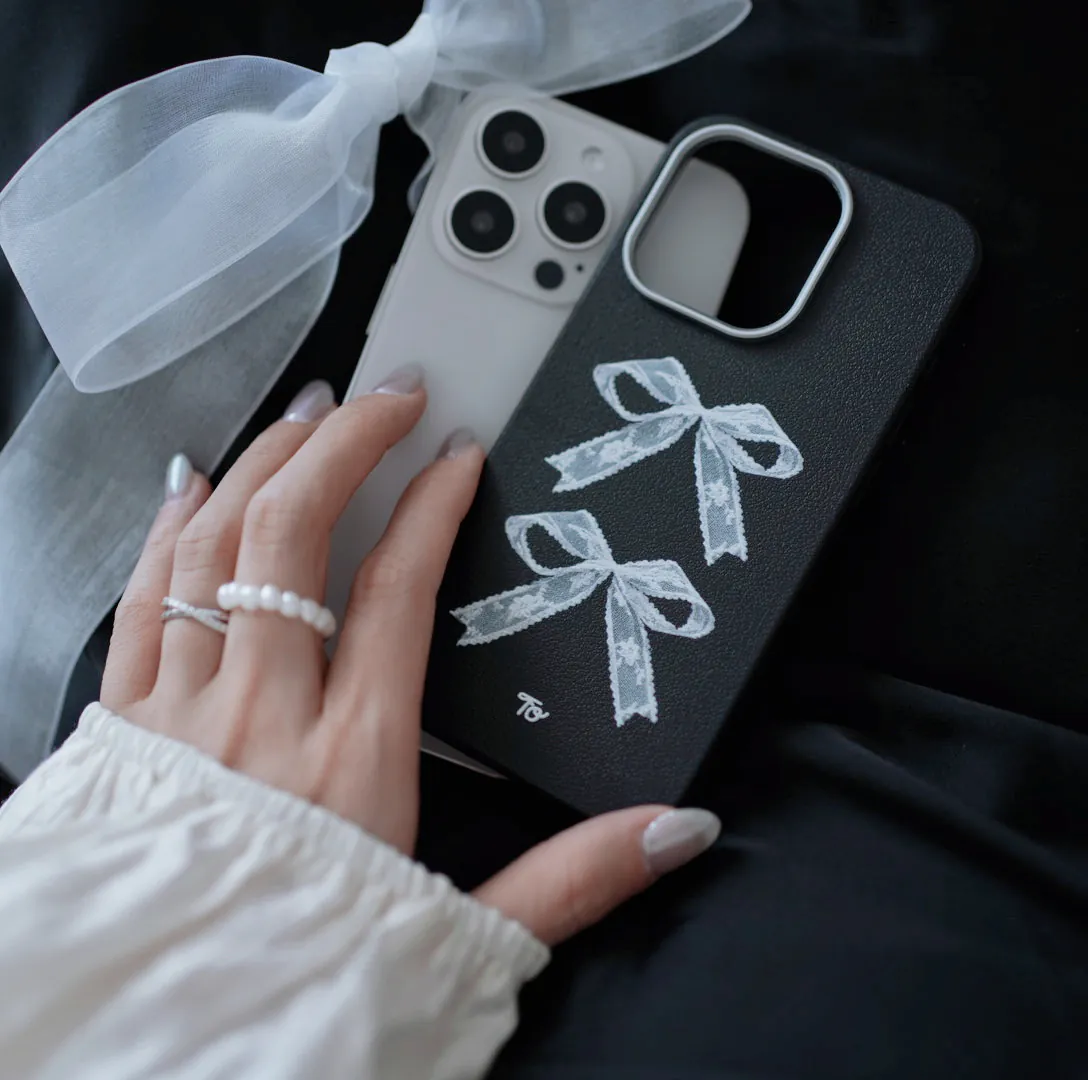 【雙白蕾絲蝴蝶結XPU皮革*黑*】iPhone Case