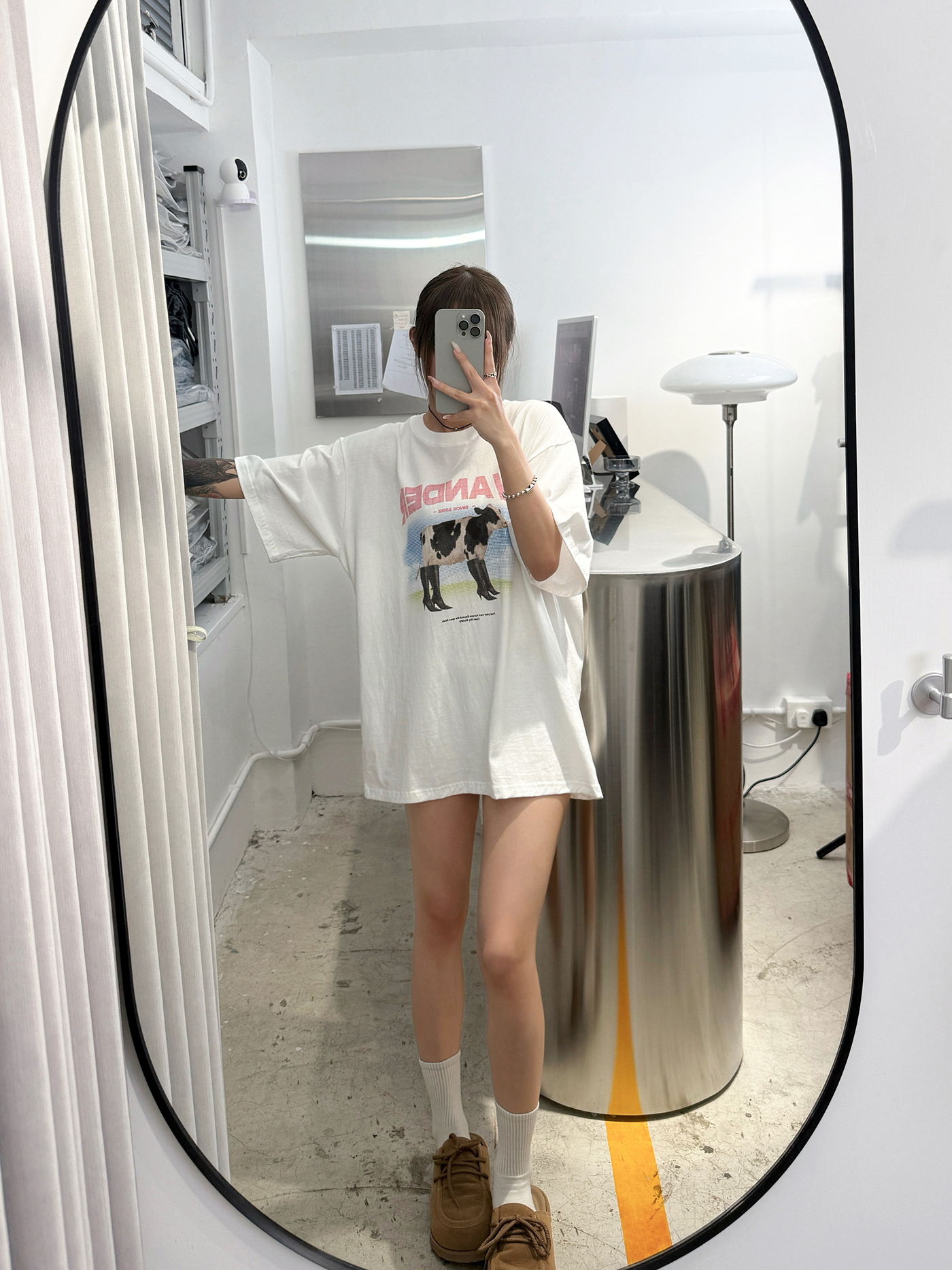 𝐖𝐚𝐧𝐝𝐞𝐫 𝐜𝐨𝐰 𝐠𝐫𝐚𝐩𝐡𝐢𝐜 𝐨𝐯𝐞𝐫𝐬𝐢𝐳𝐞𝐝 𝐭-𝐬𝐡𝐢𝐫𝐭
