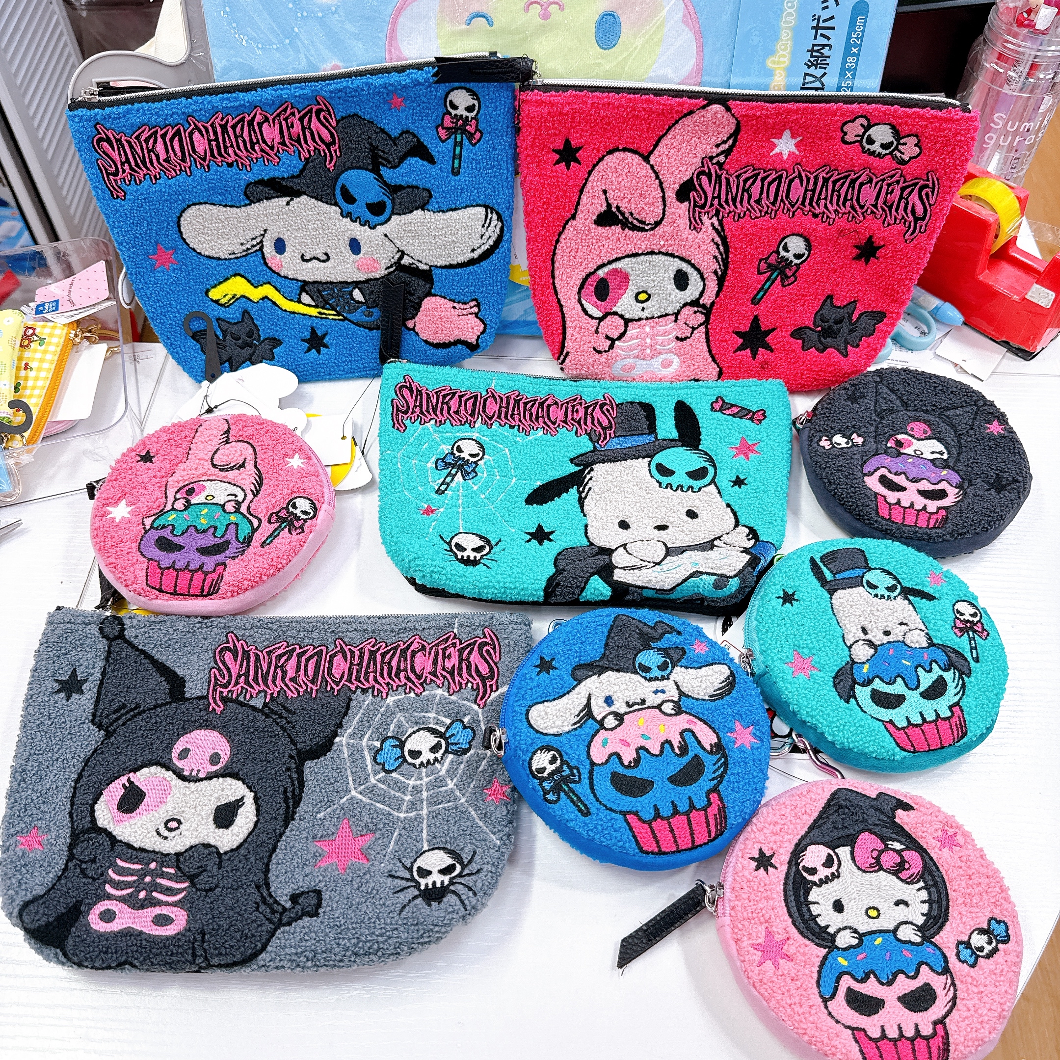 日本直送日本限定版Sanrio 萬聖節系列針織刺繡大容量拉鏈袋 圓形散銀包