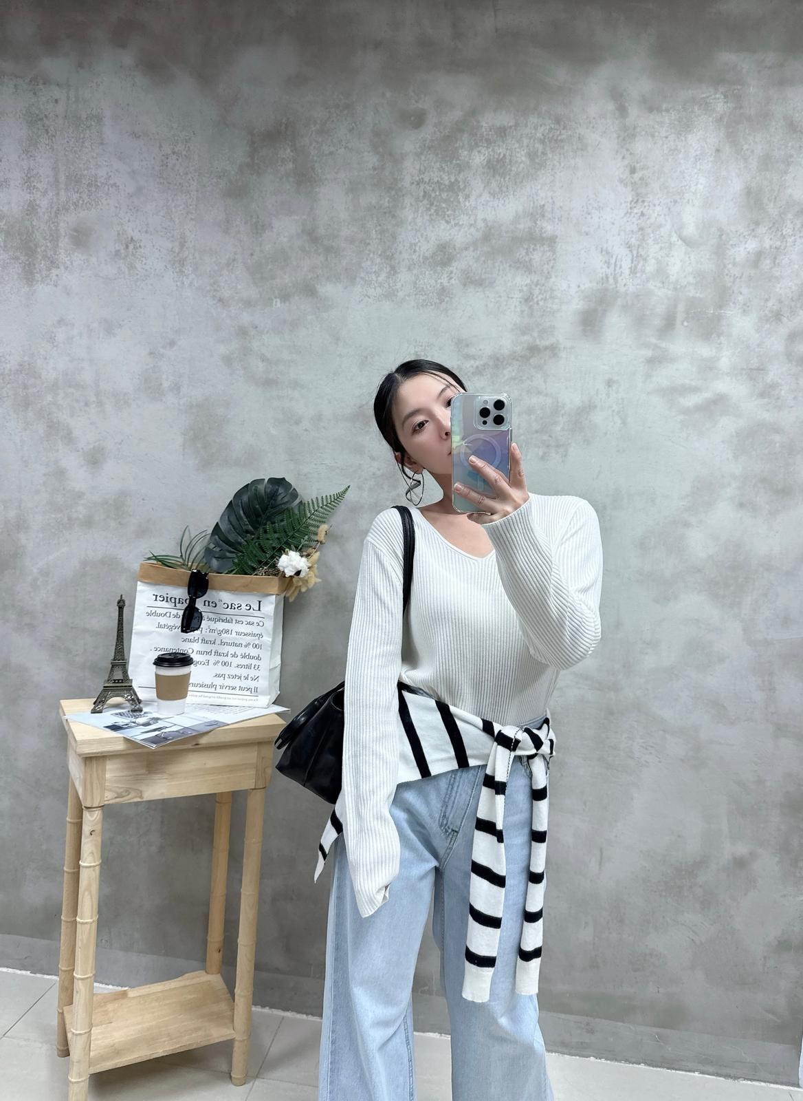 H11 V領百搭線Top