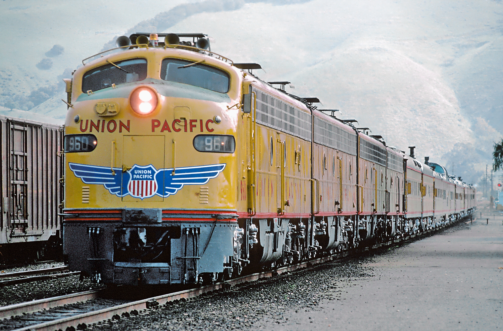 Kato 106-080 Union Pacific City of Los Angeles 11 car set N 