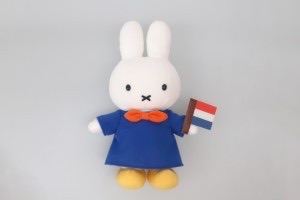 新貨到店 [日本直送] 日本豪斯登堡限定 荷蘭國旗Nijntje Miffy公仔 last one