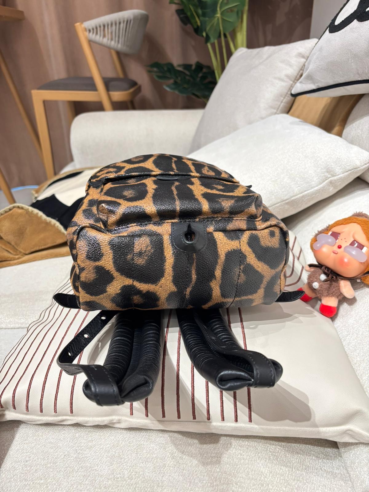 LV Palm Springs PM Leopard Print Backpack M52020 100%Authentic, 95%New ✅Dust bag