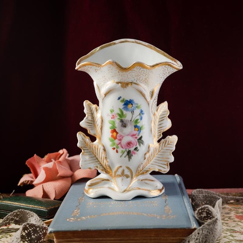 Antique Victorian c.a.1860s Handpainted Floral Gold Trimmed Leaf Shape Spill Vase (MT1546-1)
