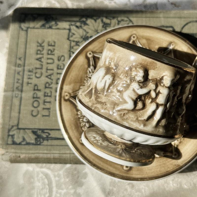 Rare! C.a. 1950s Italy R. Capodimonte Italy Raised Relief Cherubs Demitasse / Espresso Cup (MT2392)