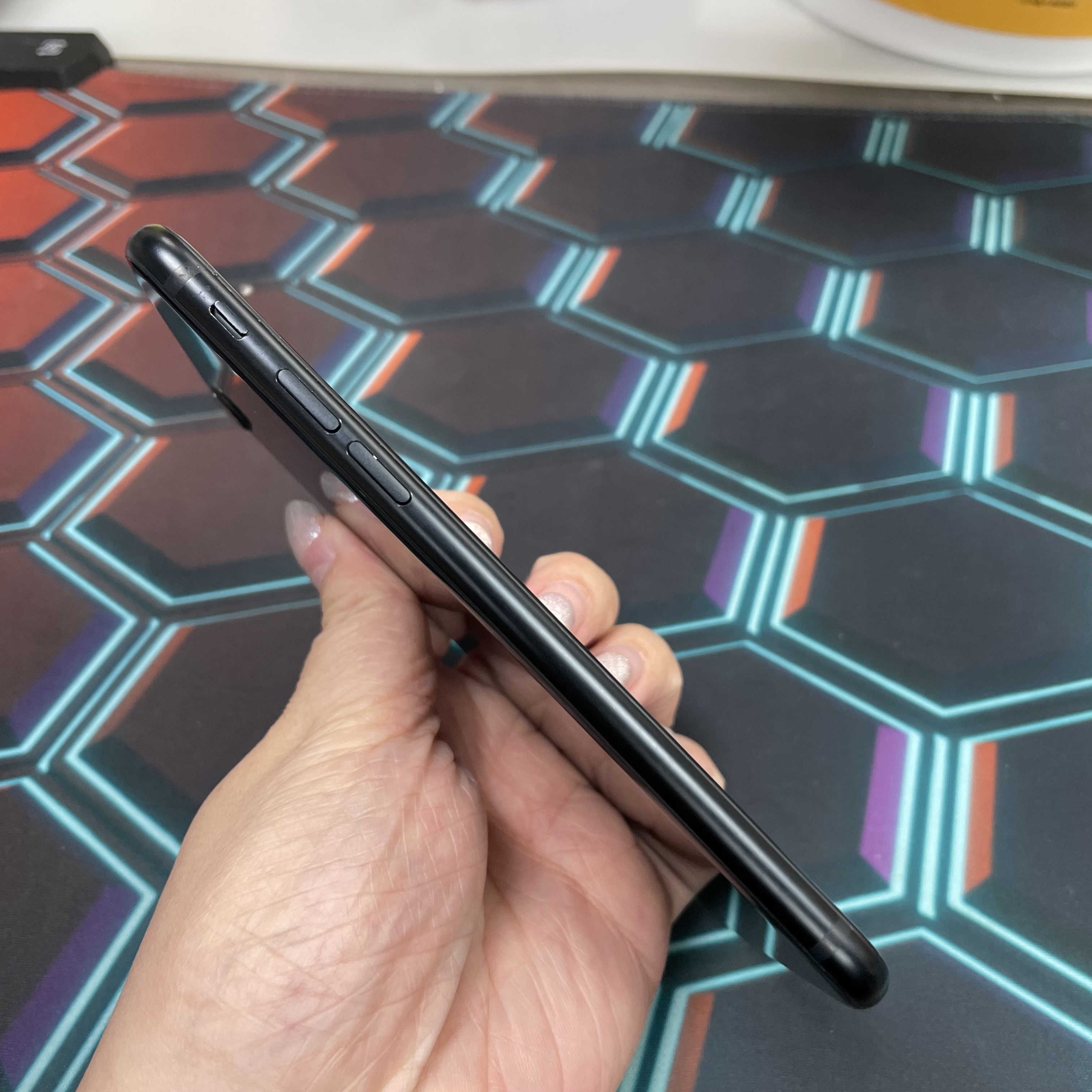 *7537 SE 3 超靚機 128GB 電100 黑色 black