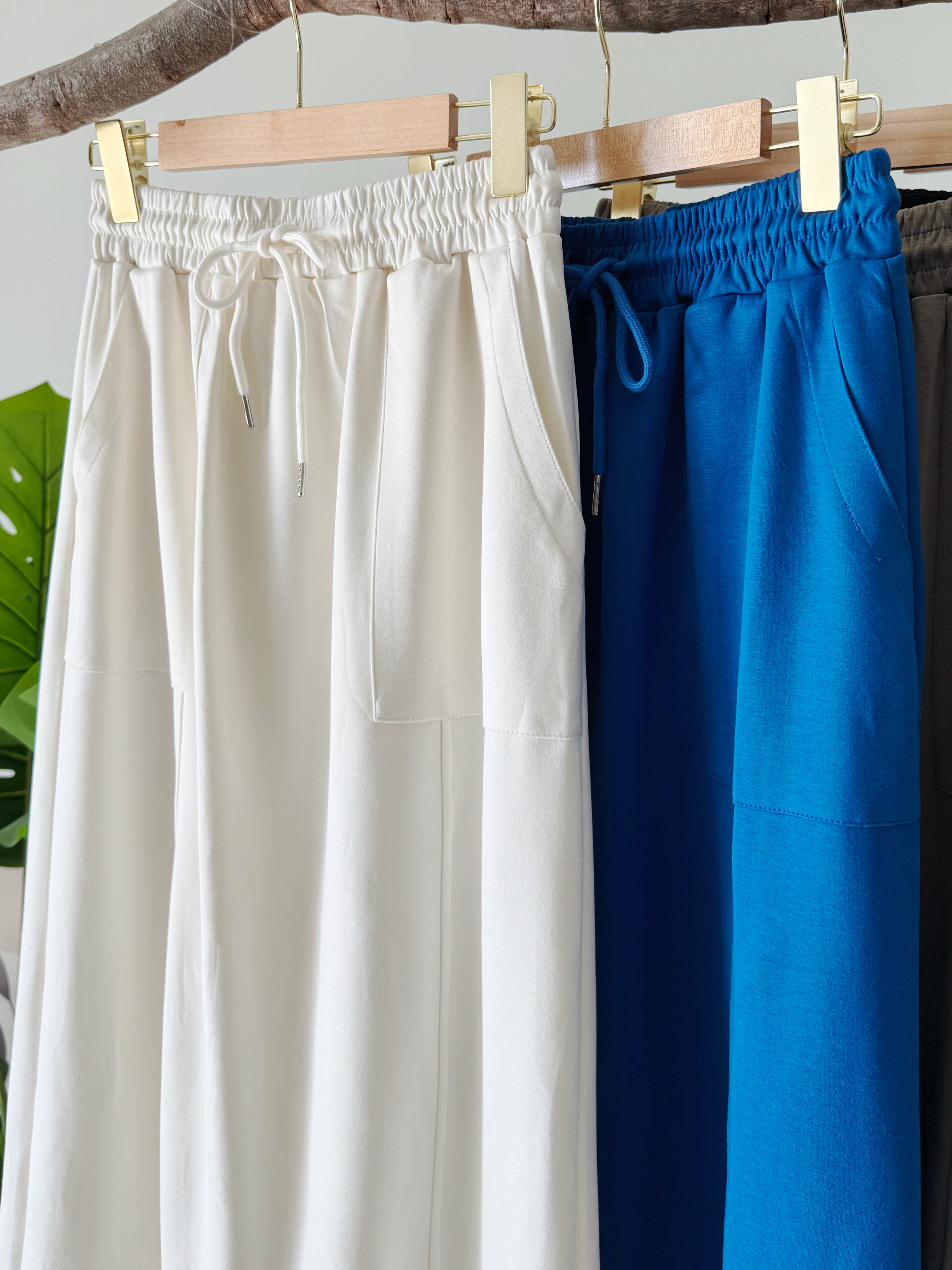 纯色系运动风七分半裙