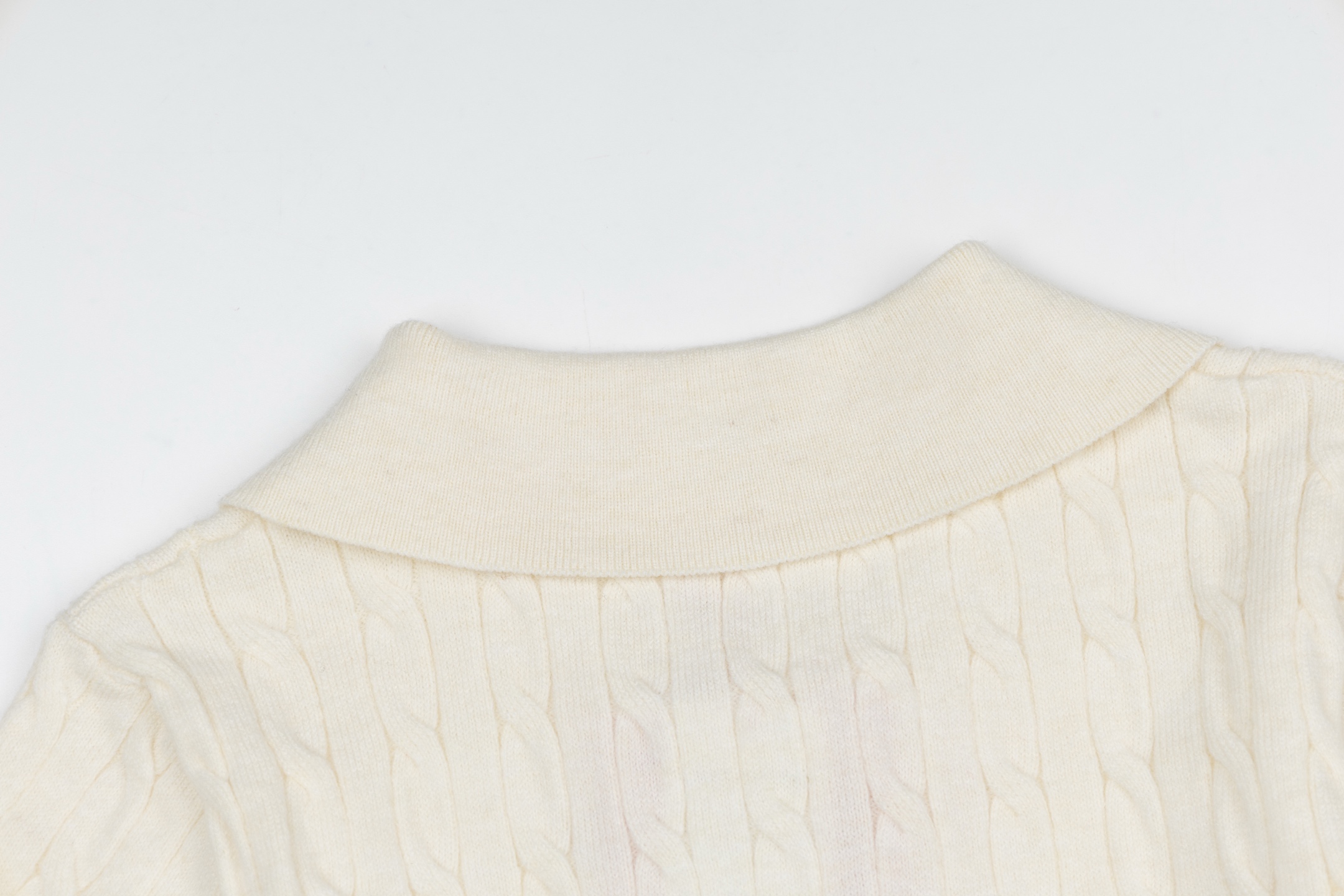 Mardi Mercredi Flower Embroidery Cable Short Sleeve Knit