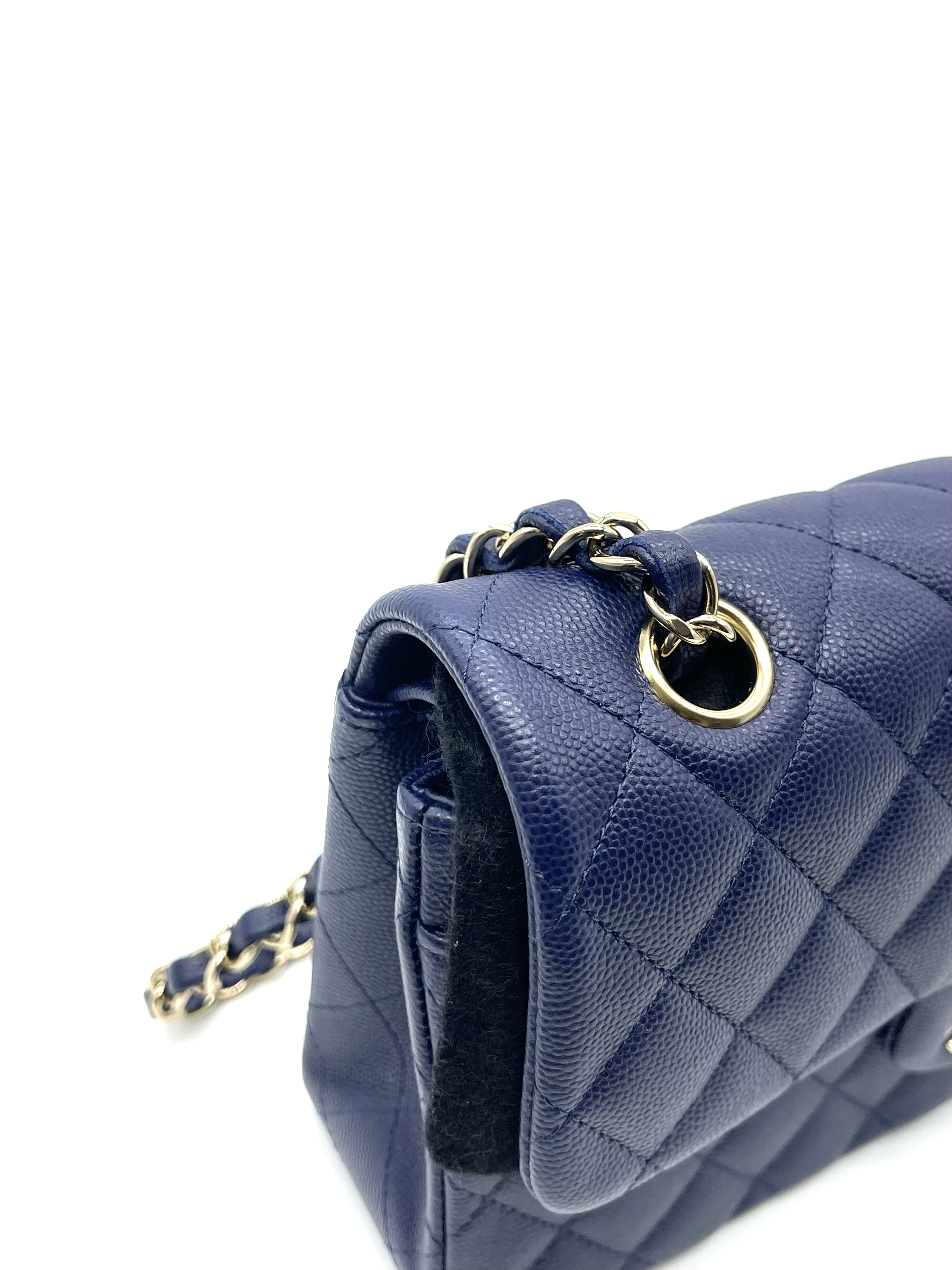 Pre-owned Chanel Small Caviar Classic Double Flap Bag / Product Code: 26032708