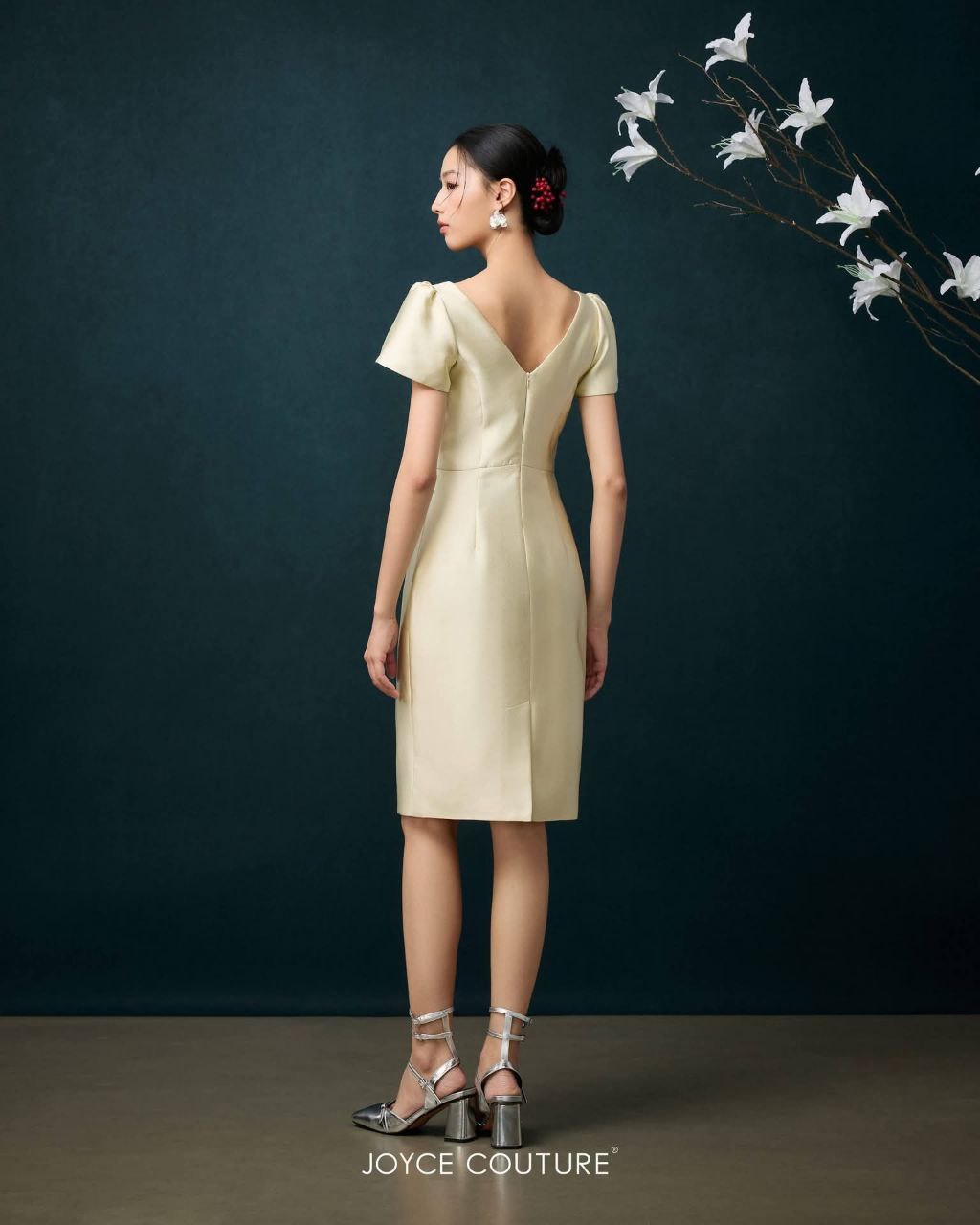 方领浅黄色连身裙 D0363