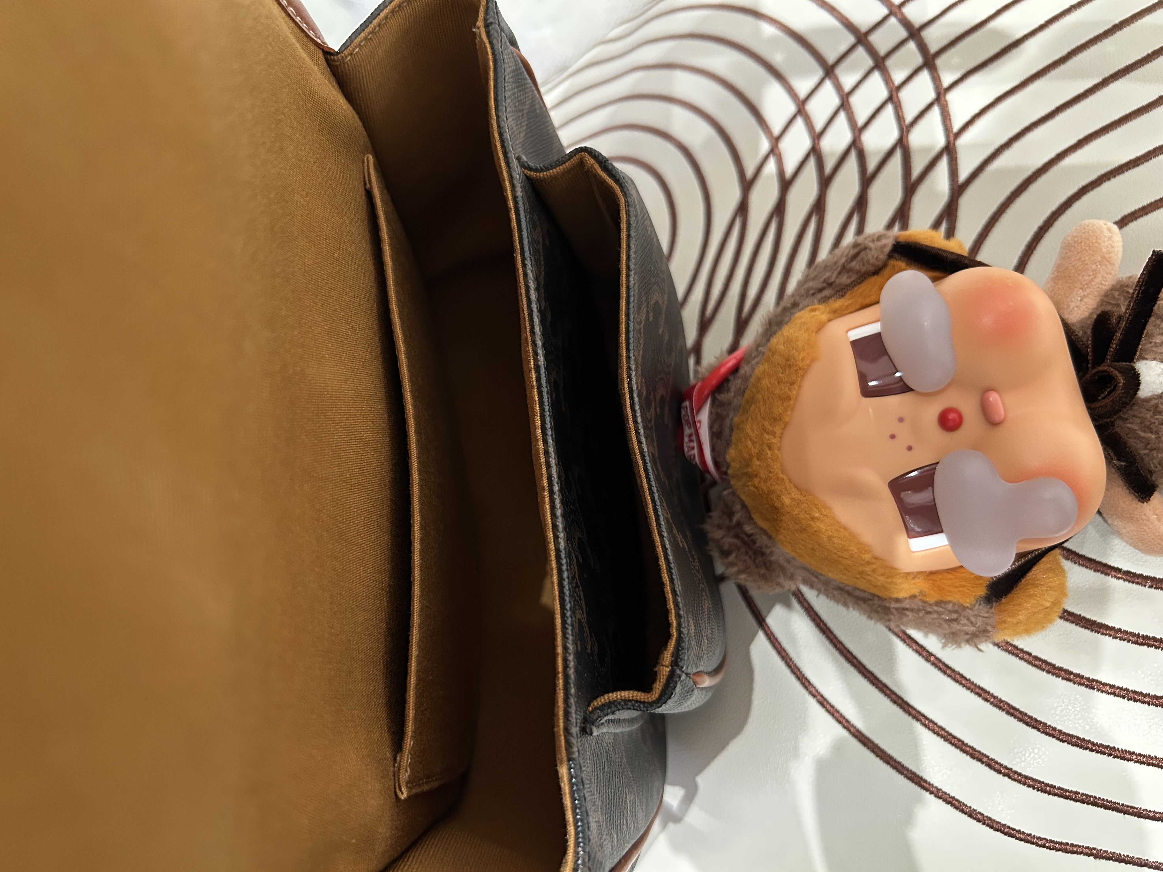 CELINE FOLCO medium 100%Authentic,98%new✅dust bag