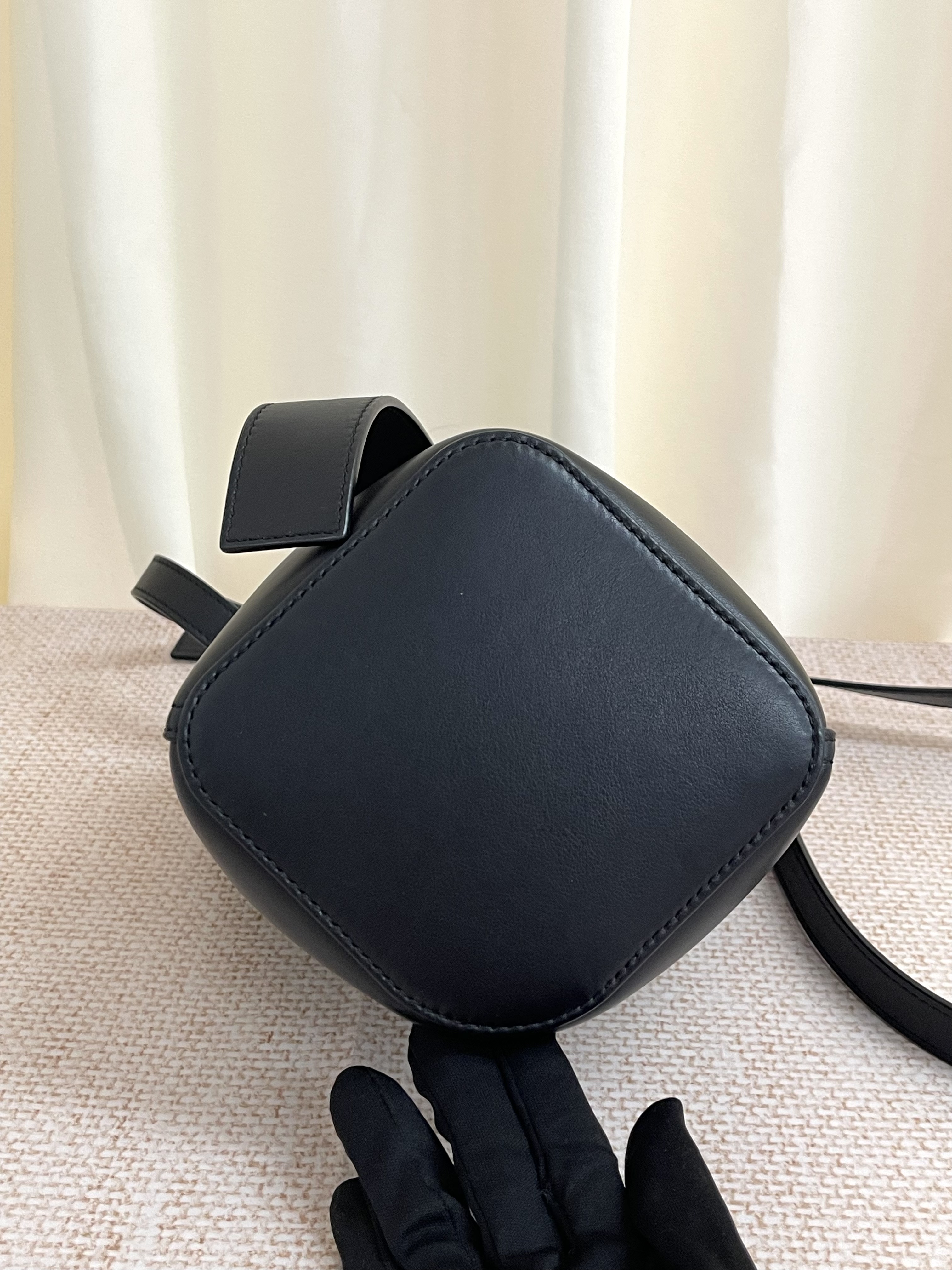 Pre-owned Loewe Pebble/ Product Code: 26032501