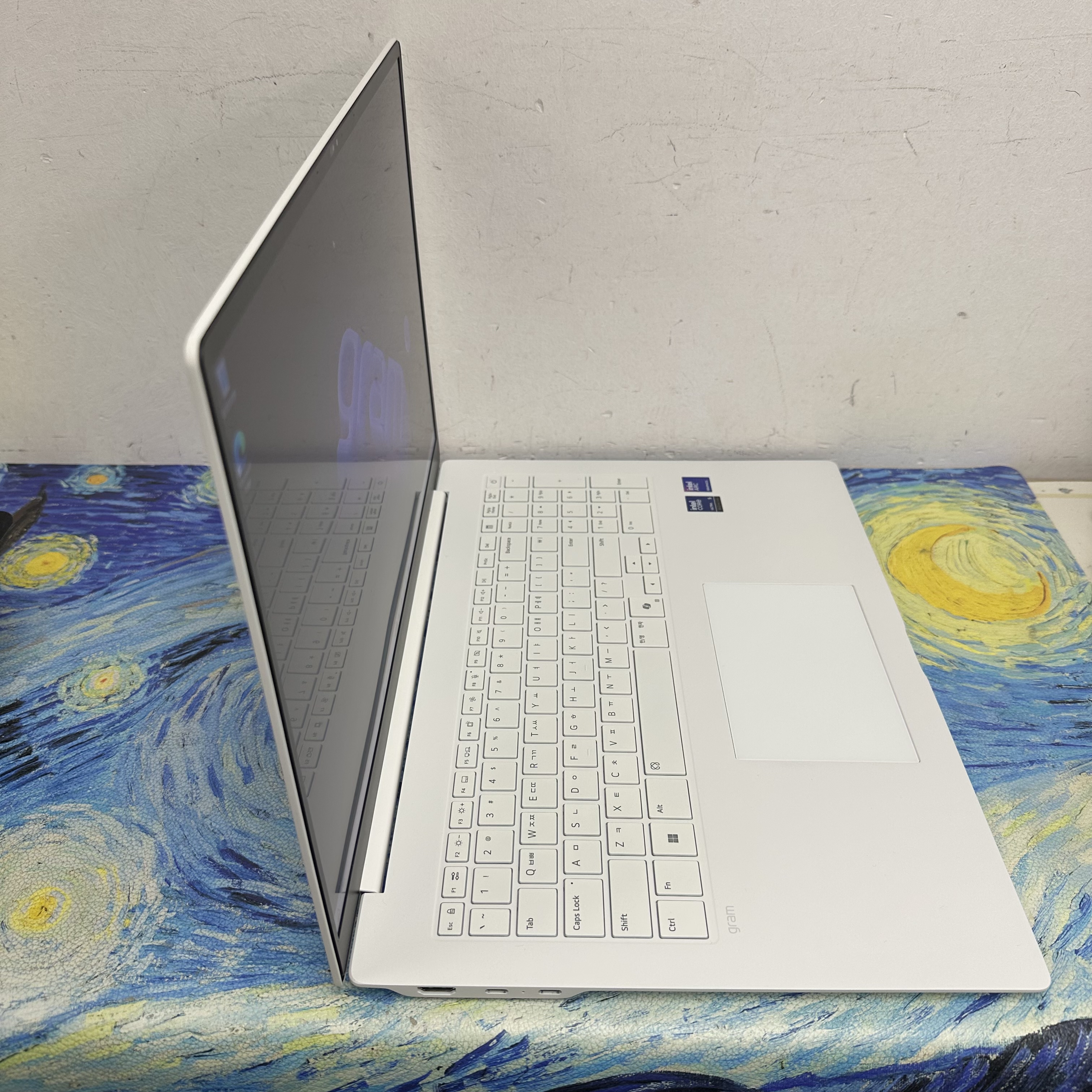 (LG超輕薄🤩文書機 ) LG 樂金 / Ultra 5 225H / 16GB Ram/512GB SSD/超輕薄機身/白色 /Laptop / Notebook / Movie / Netflix / Ultrabook / 16寸 / 文書 / Windows / Office 
