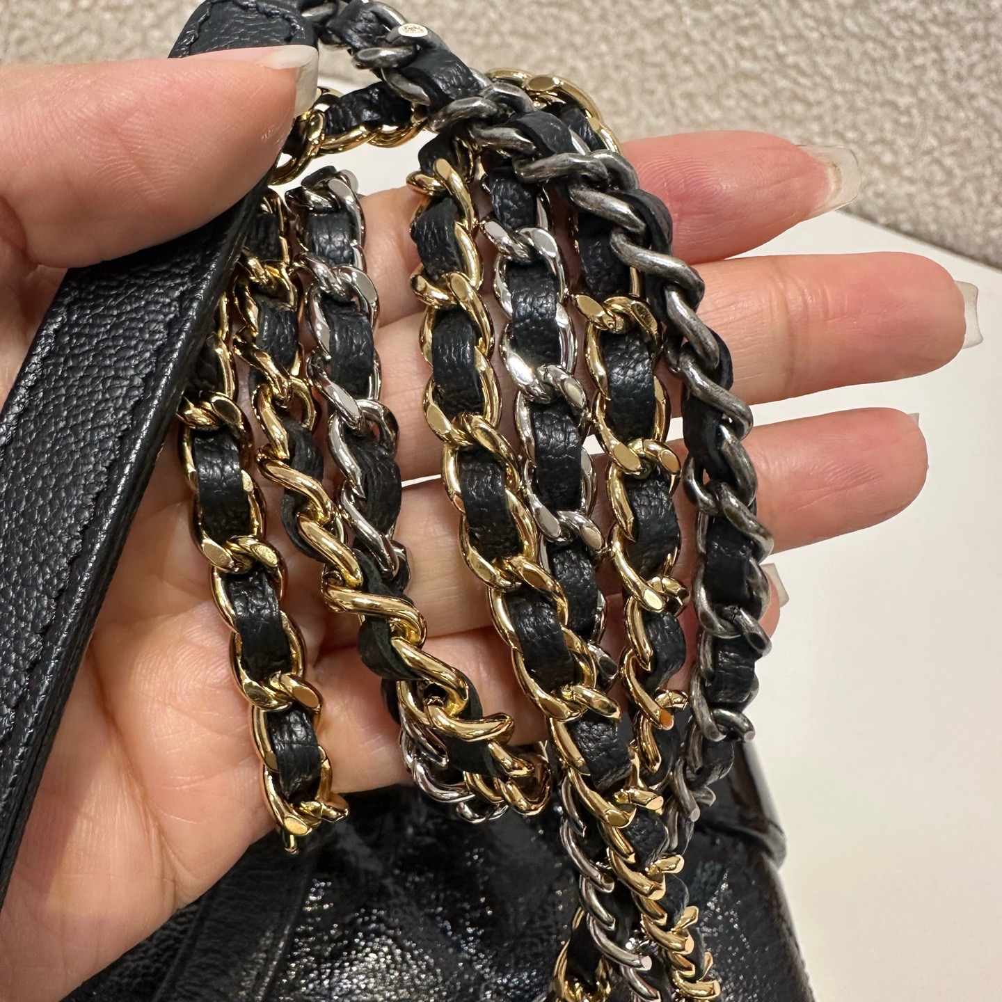 【預訂貨品】Chanel mini 黑金流浪包