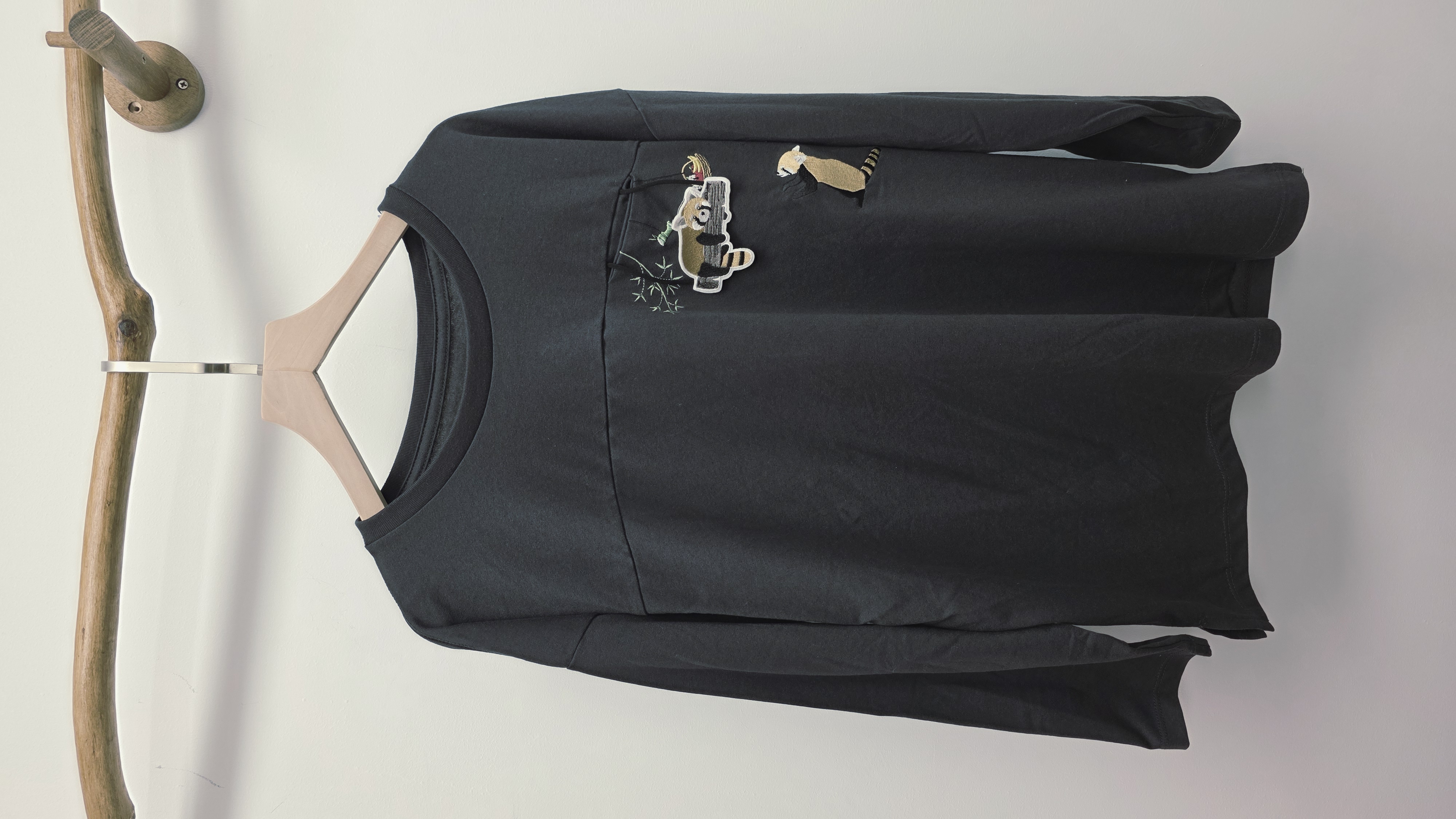 日牌深藍拼狸貓刺繡車章口袋Tee