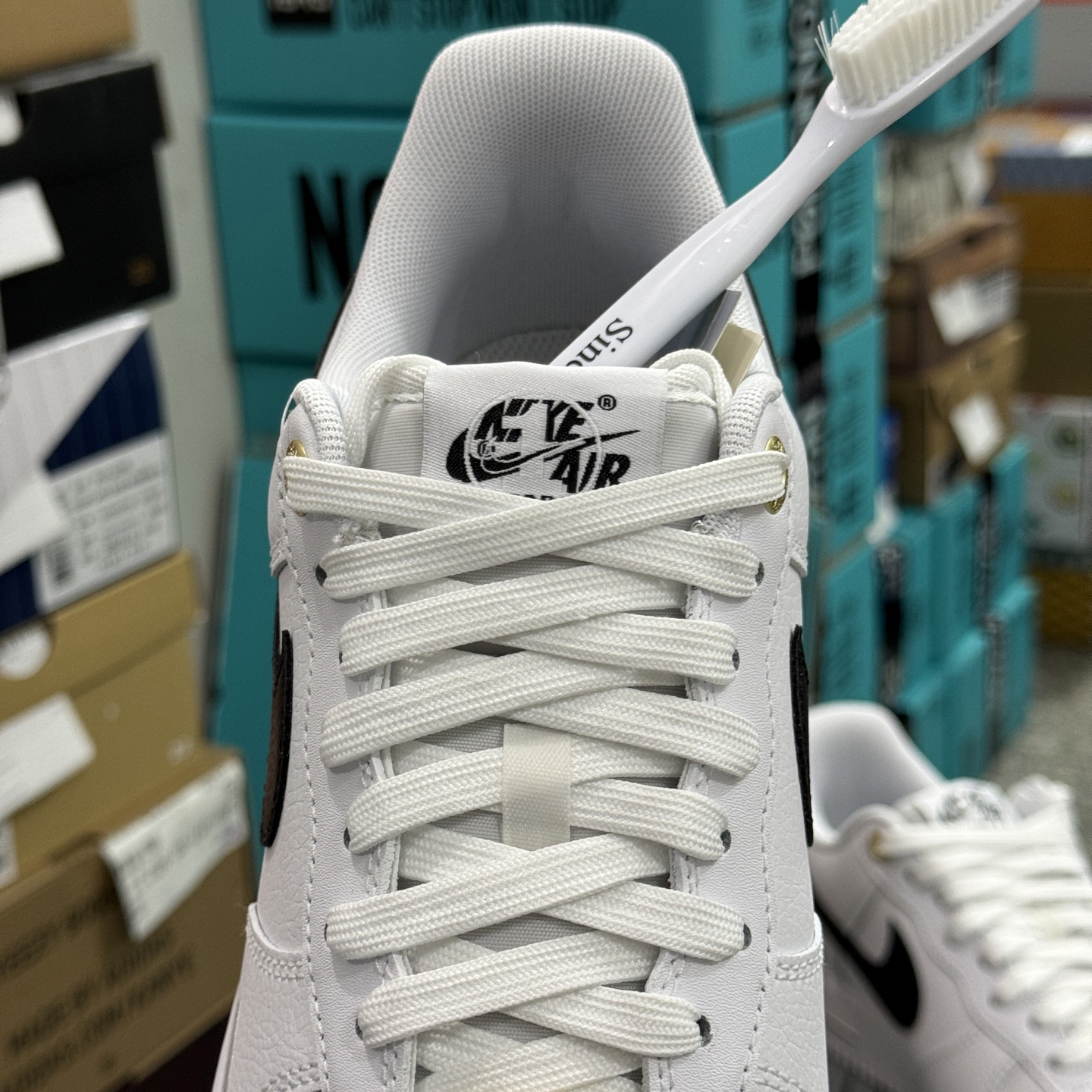 Nike Air Force 1 '07 LV8 "40th Anniversary"  DQ7658-100 