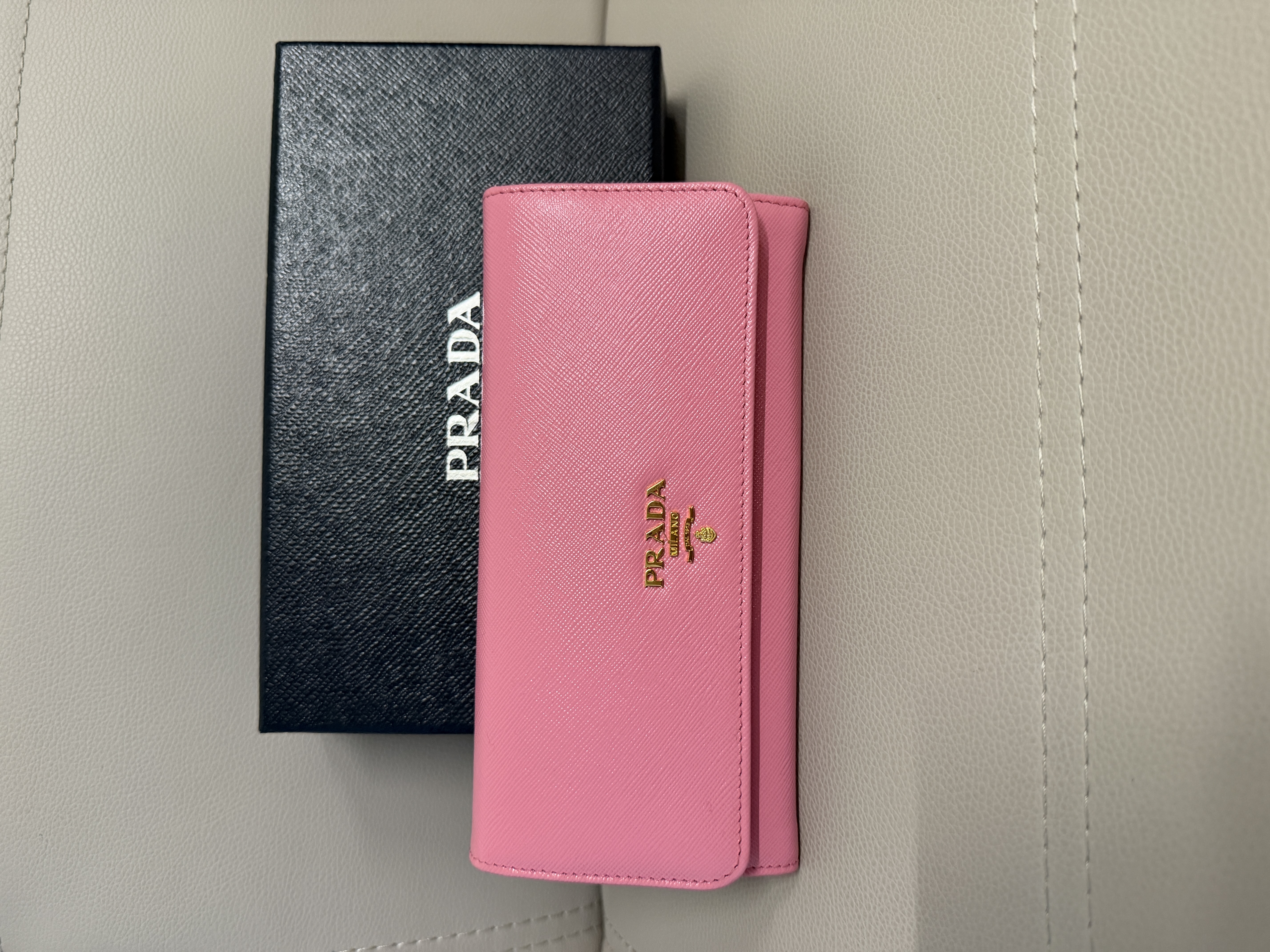 Prada 長銀包