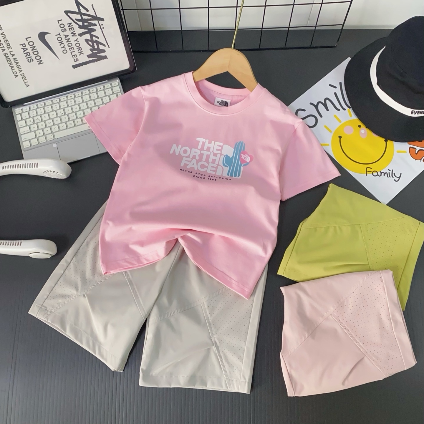 $140套。2套起$135套。TNF 男女童透氣套裝