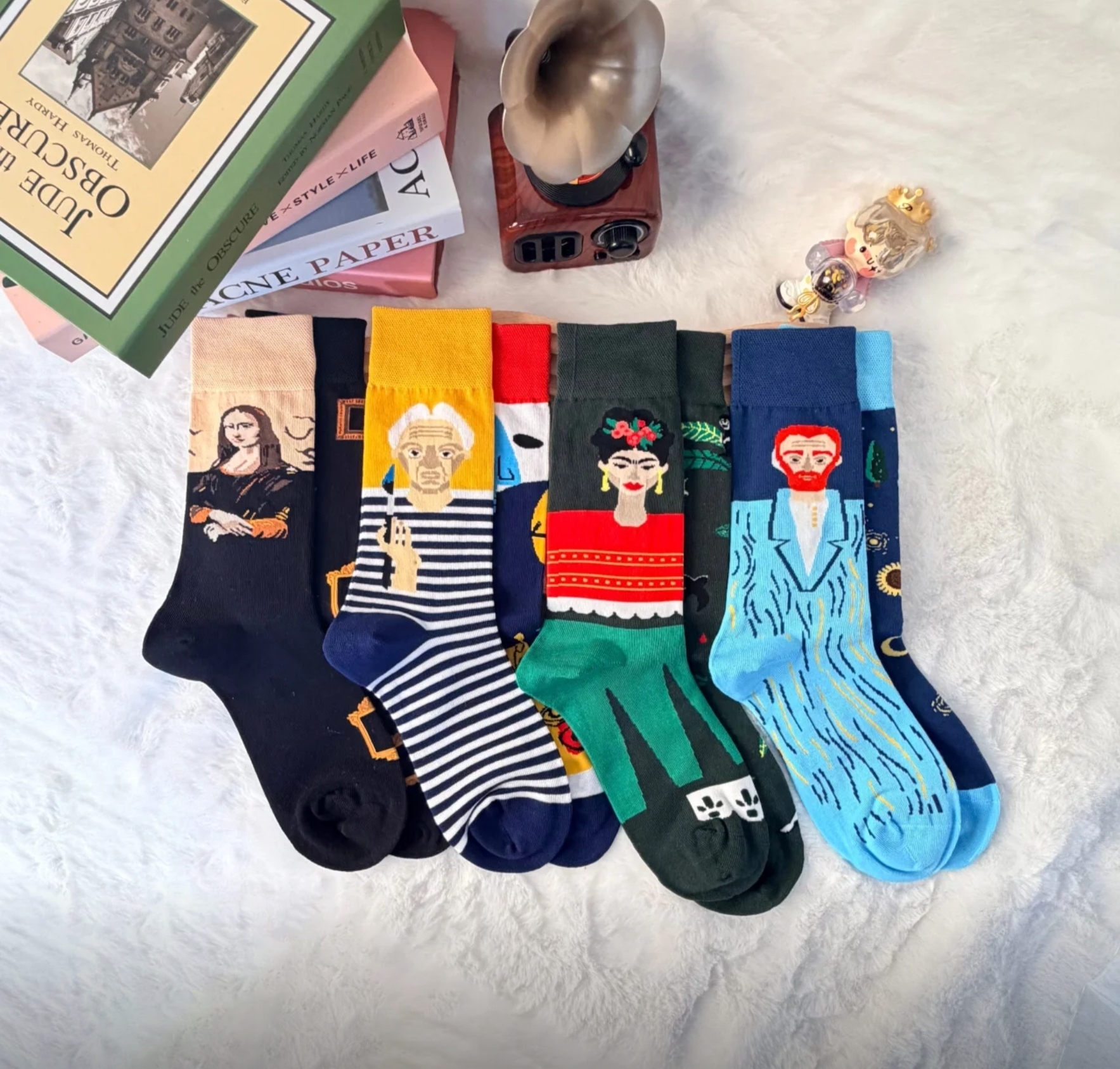 $88套4對。2套起$78套。這是一個以「將藝術穿在腳上」為核心理念的創意襪類品牌。