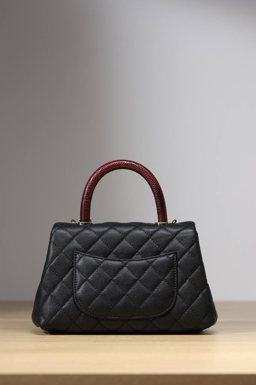 最新芯片版 coco handle小号黑荔枝纹配枣红蜥蜴皮❤️‍🔥❤️‍🔥真正的原厂货，zp级2480正品级品质，我们确保所有材料，五金，车线，油边都达到正品百分百的原材料✅ 尺寸:14 X 24 X 10cm