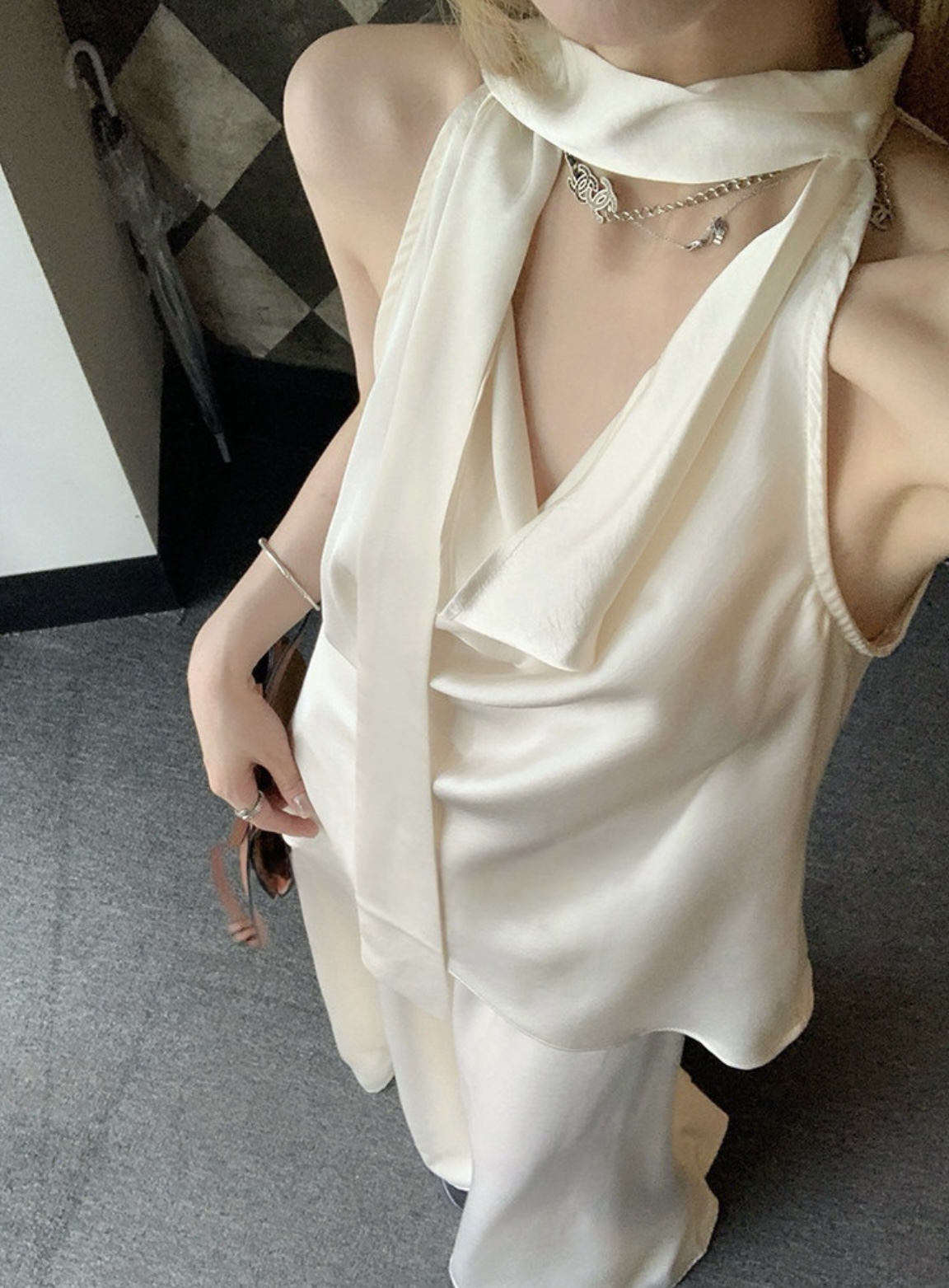 1713 SATIN CO-ORD SET 缎面挂脖半身裙套装 