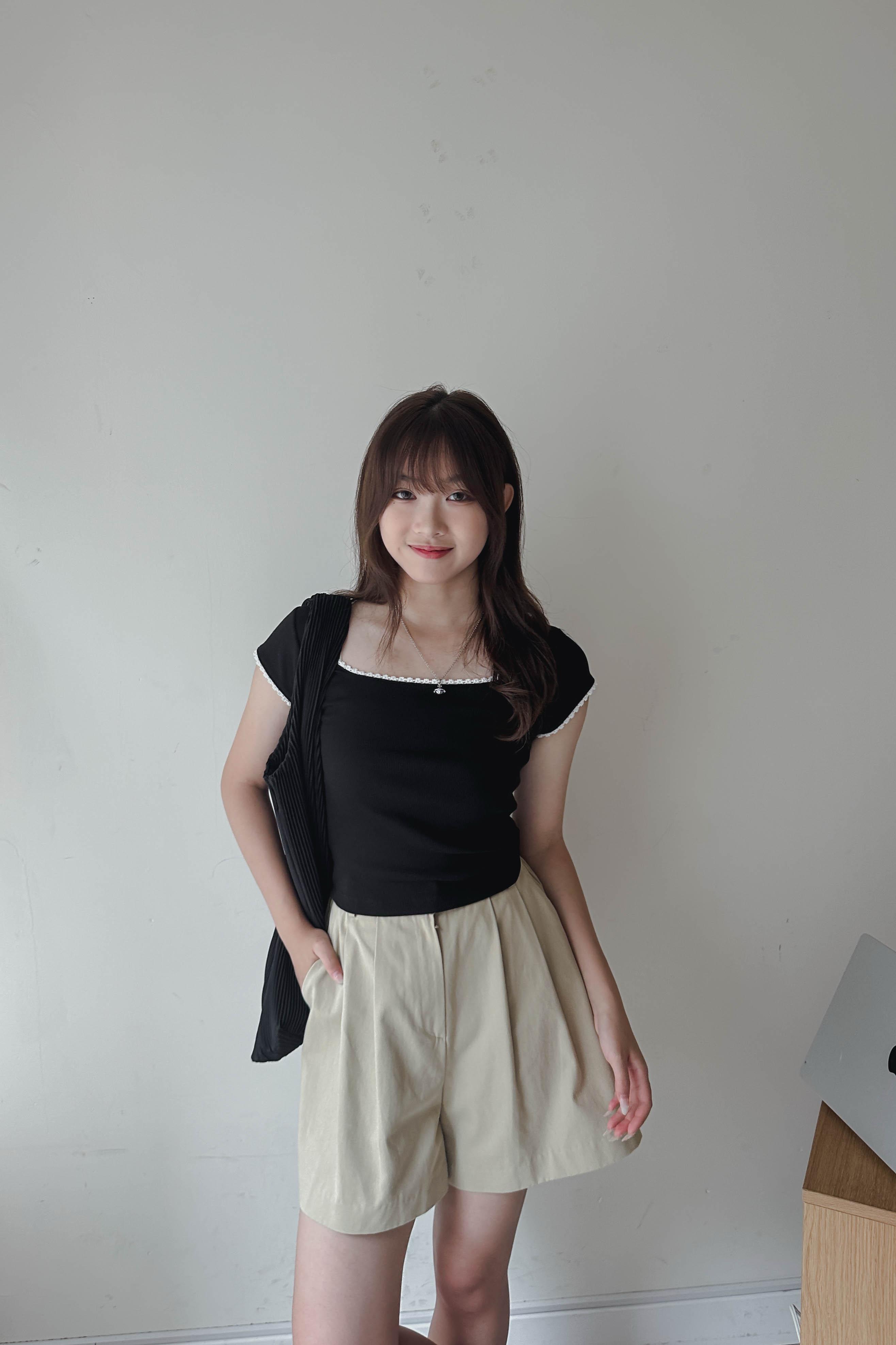 方領小花邊Crop Top (兩色)