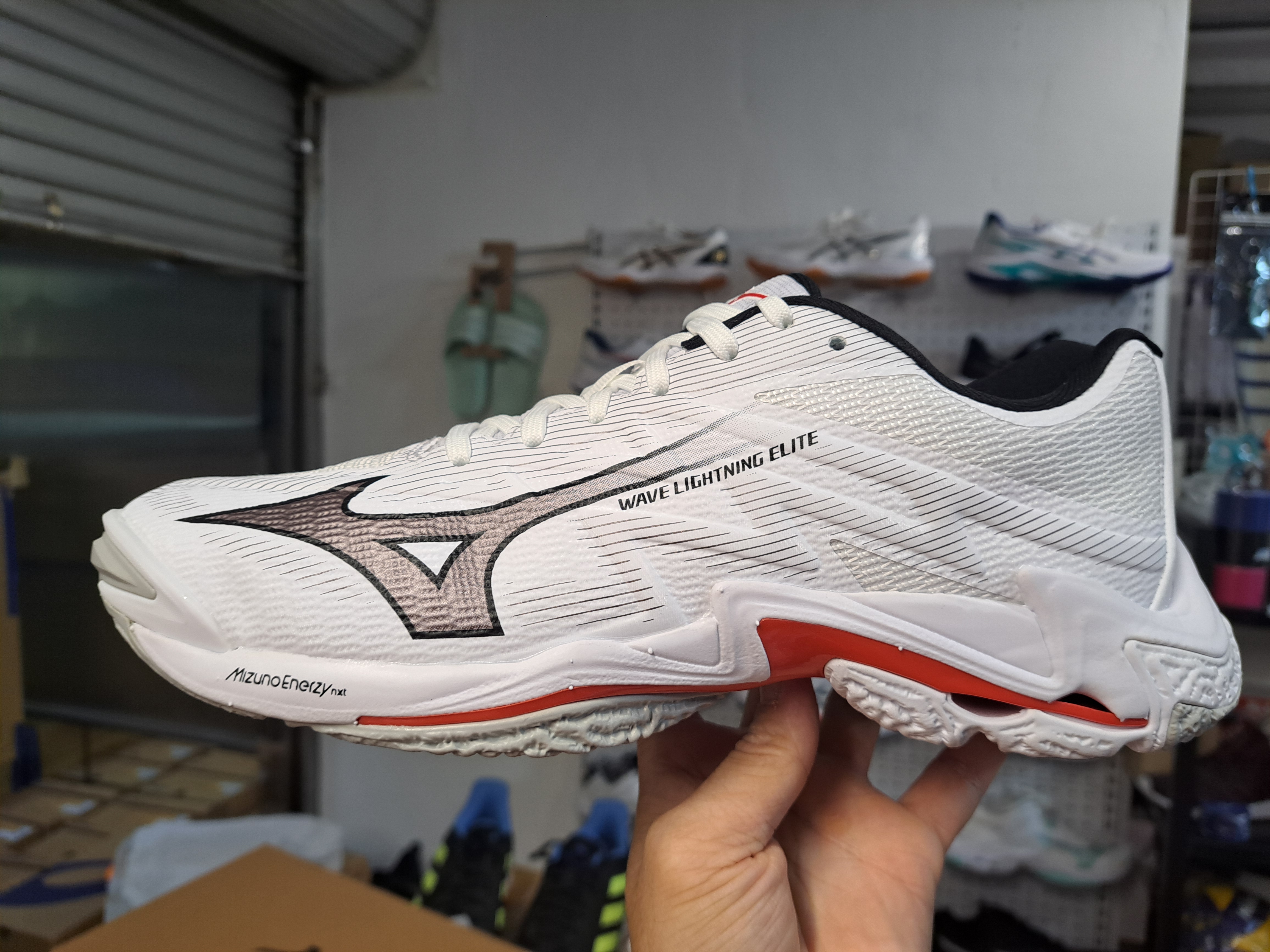 Mizuno Wave Lightning Elite