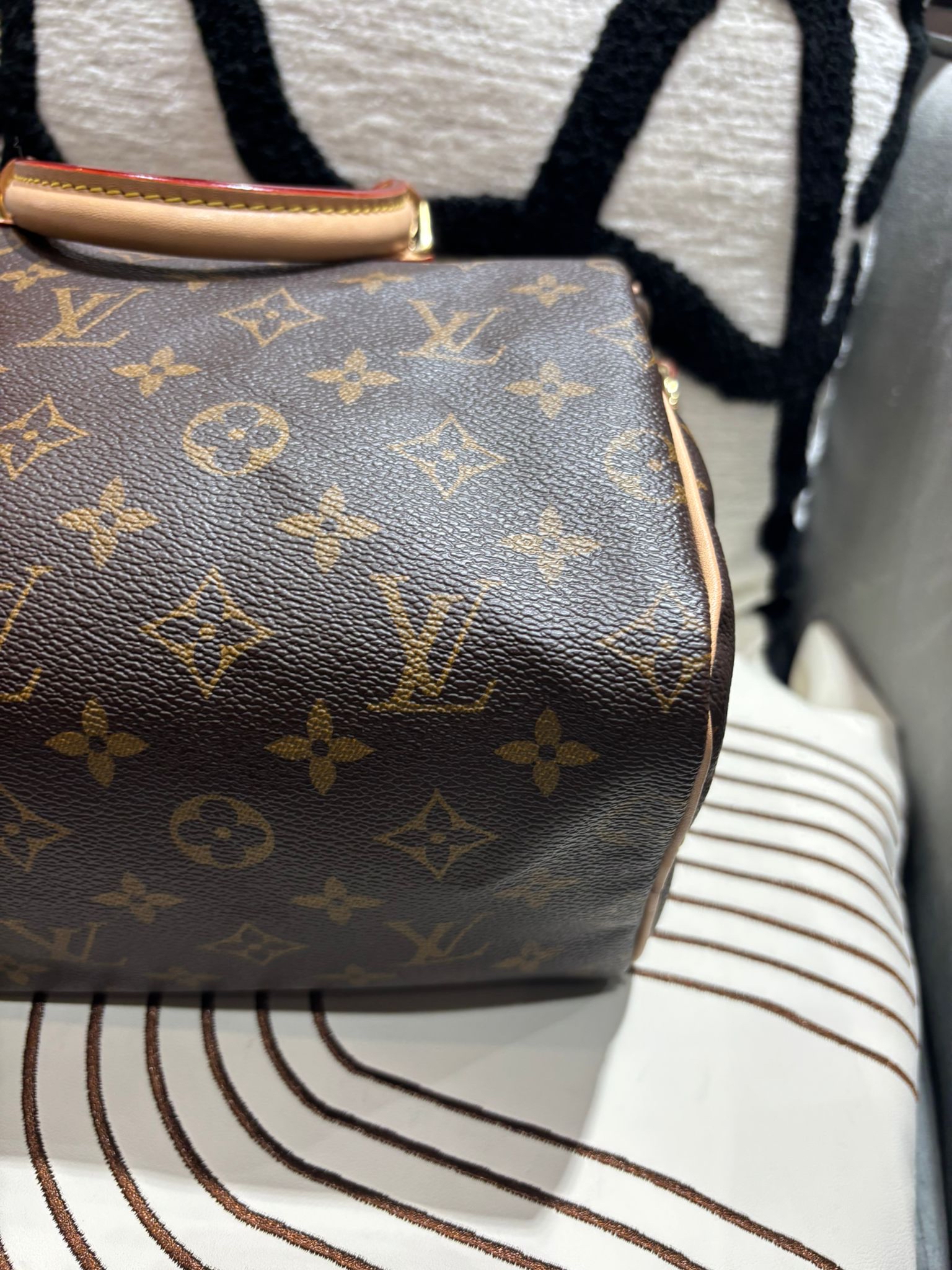 LV speedy Bandoulière 25 monogram 100%Authentic, 98%New  ✅Key Lock ✅長肩帶✅塵袋✅box