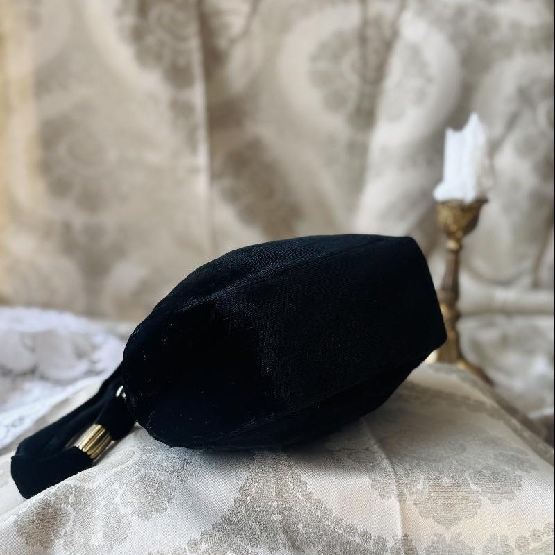 C.a.1940s Black Velvet Evening Bag with Gilded Cameo Brooch Embellishment (MT2375)