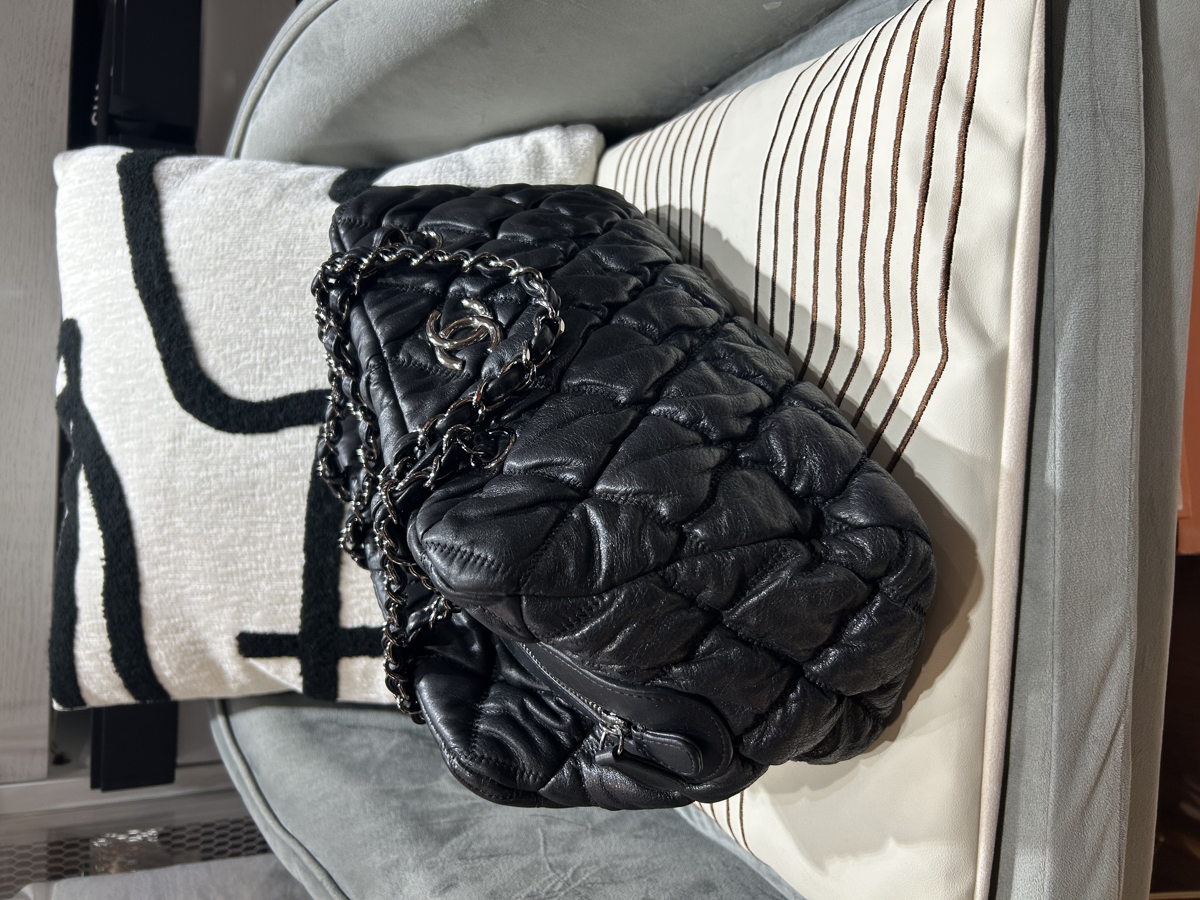 Chanel Calfskin Bubble Shoulder Bag Black 100%Authentic, 90%New ☑️12Card☑️Dust bag