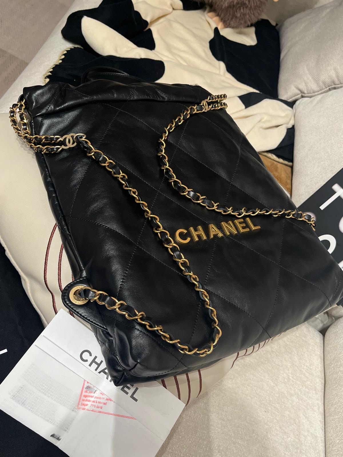 Chanel 22 backpack small 黑色牛皮金鏈, 100%Authentic, 98%new ✅專門店收據✅晶片✅Dust bag