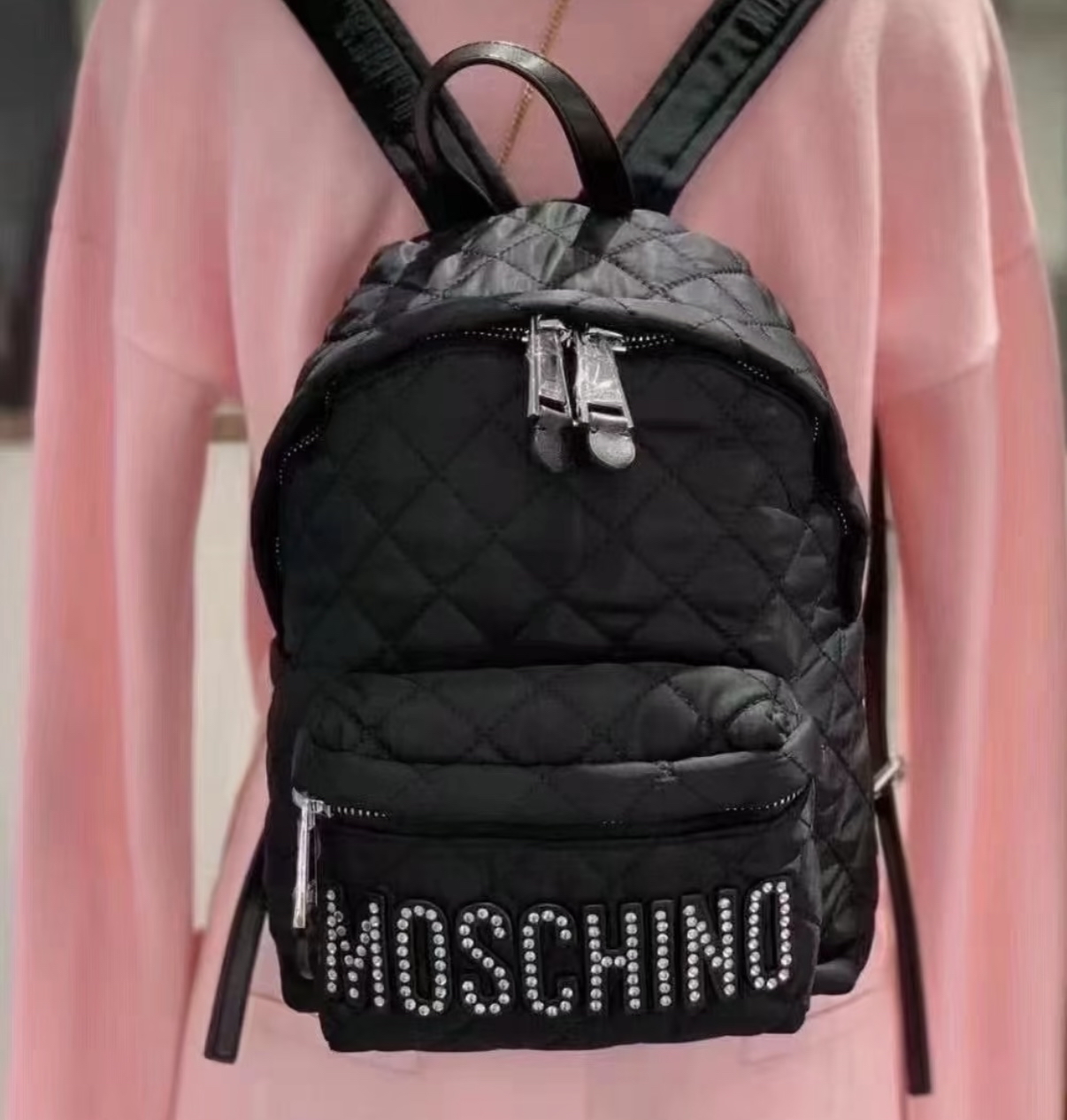 Moschino 經典帆布菱格紋水鑽背囊