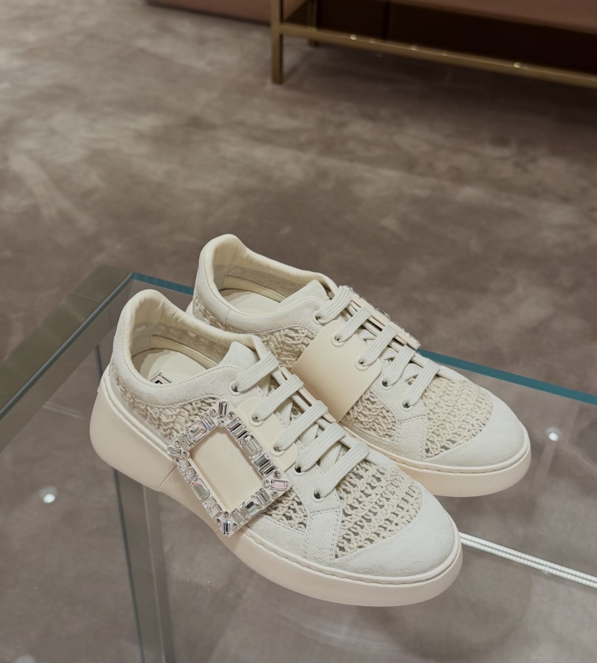 限時優惠✨新款🆕訂貨📮RV Viv’ skate 奶油白鑽扣Sneaker  Size 37/39/40/41