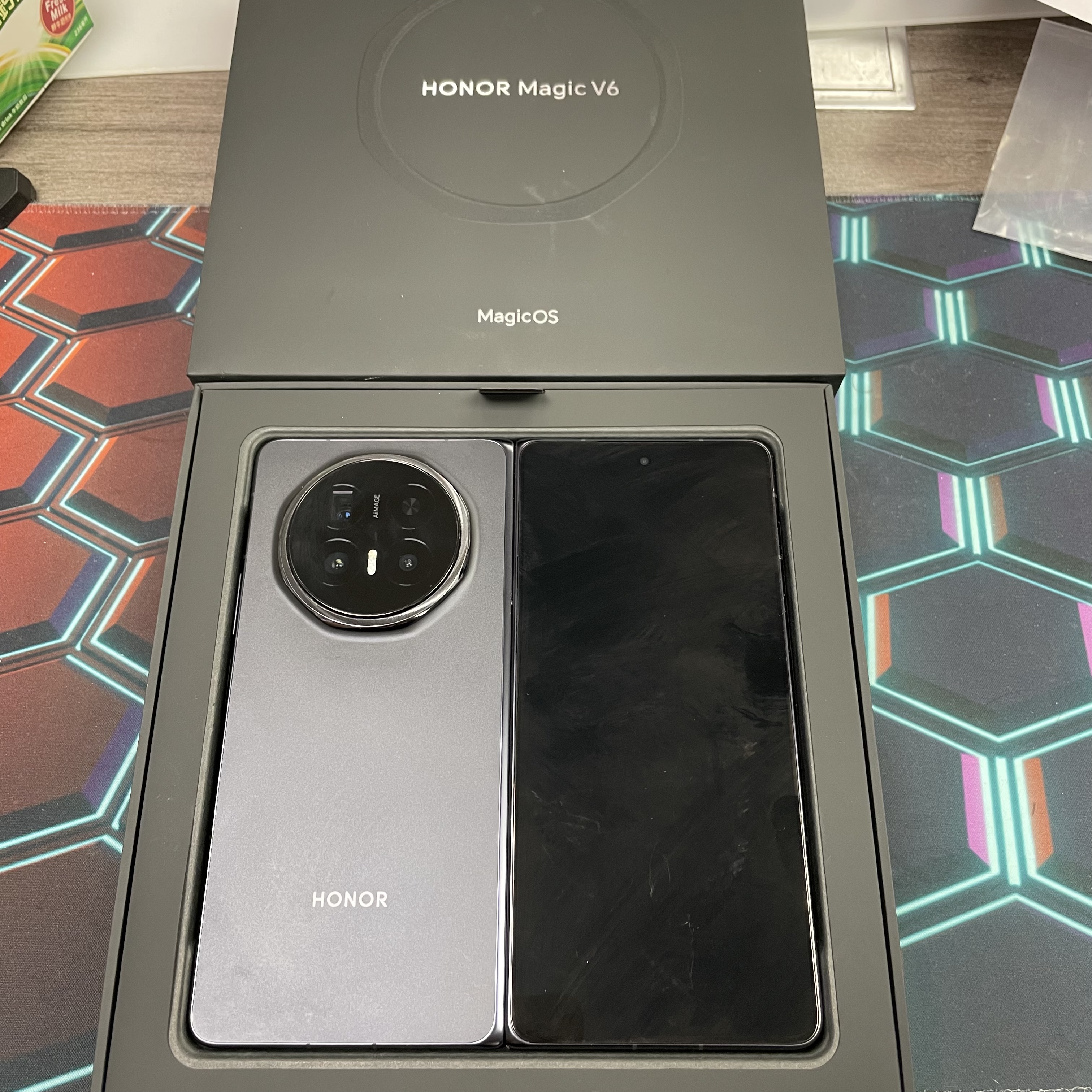 *8422 Honor Magic V6 勁靚機 12+256GB 黑色 black 國行
